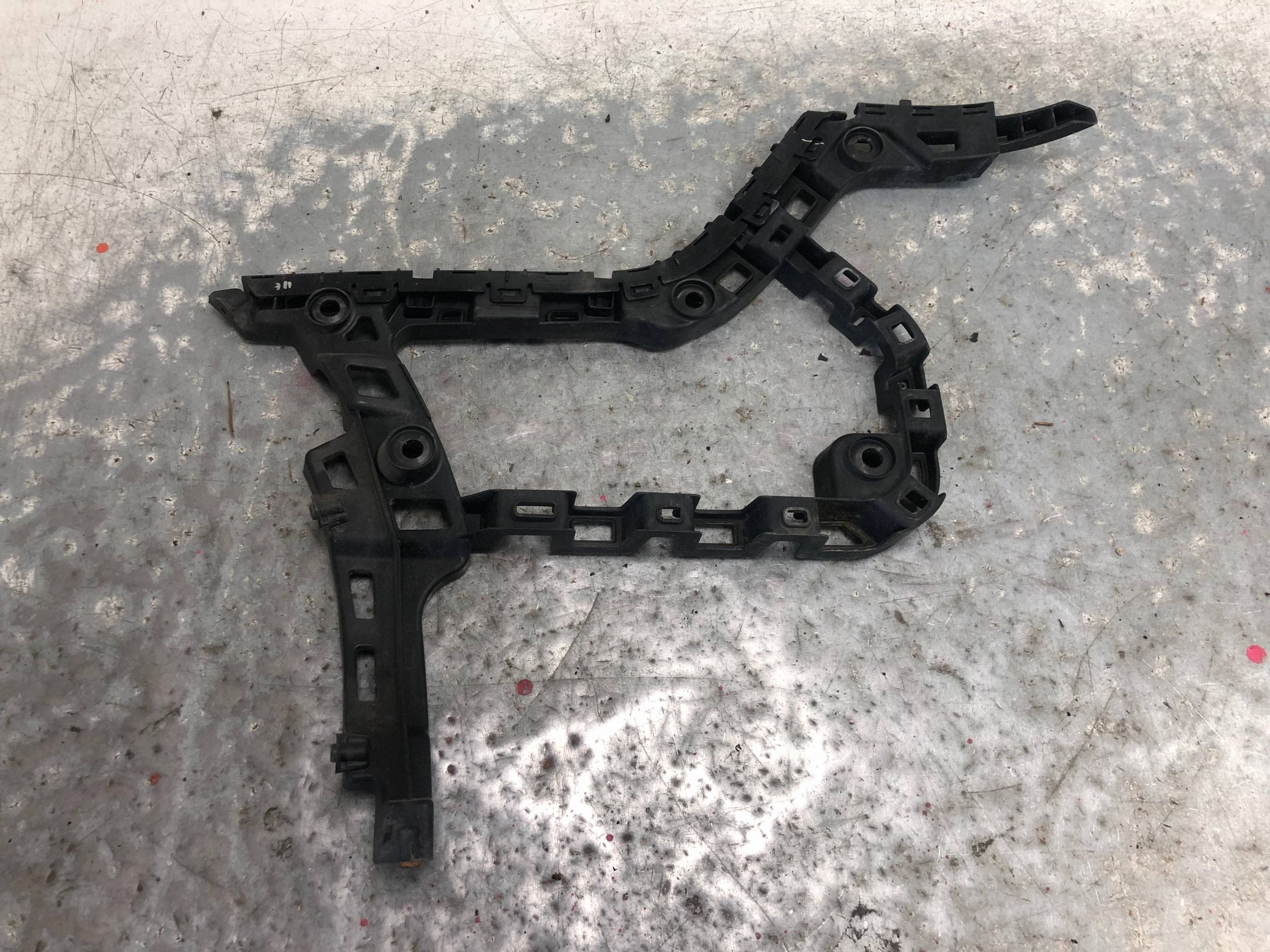 bumper bracket right rear part VW GOLF VII KOMBI 5G9807376