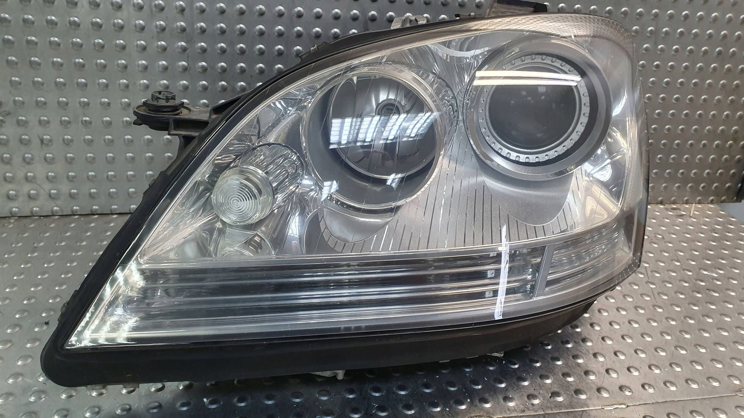 light XENON front left MERCEDES ML W164 positioning 05