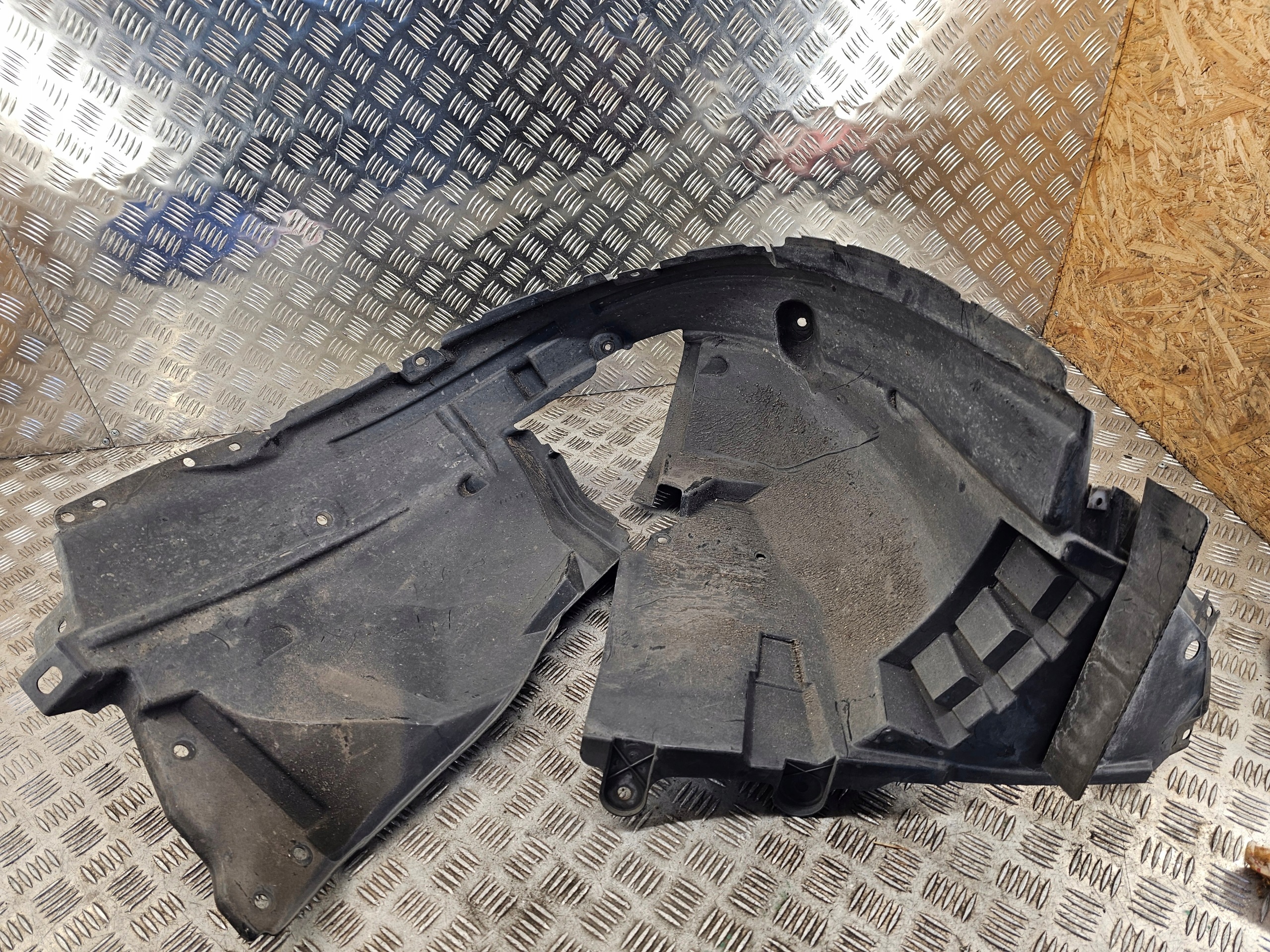 NISSAN QASHQAI II J11 mudguard right front 63840-4EA0A