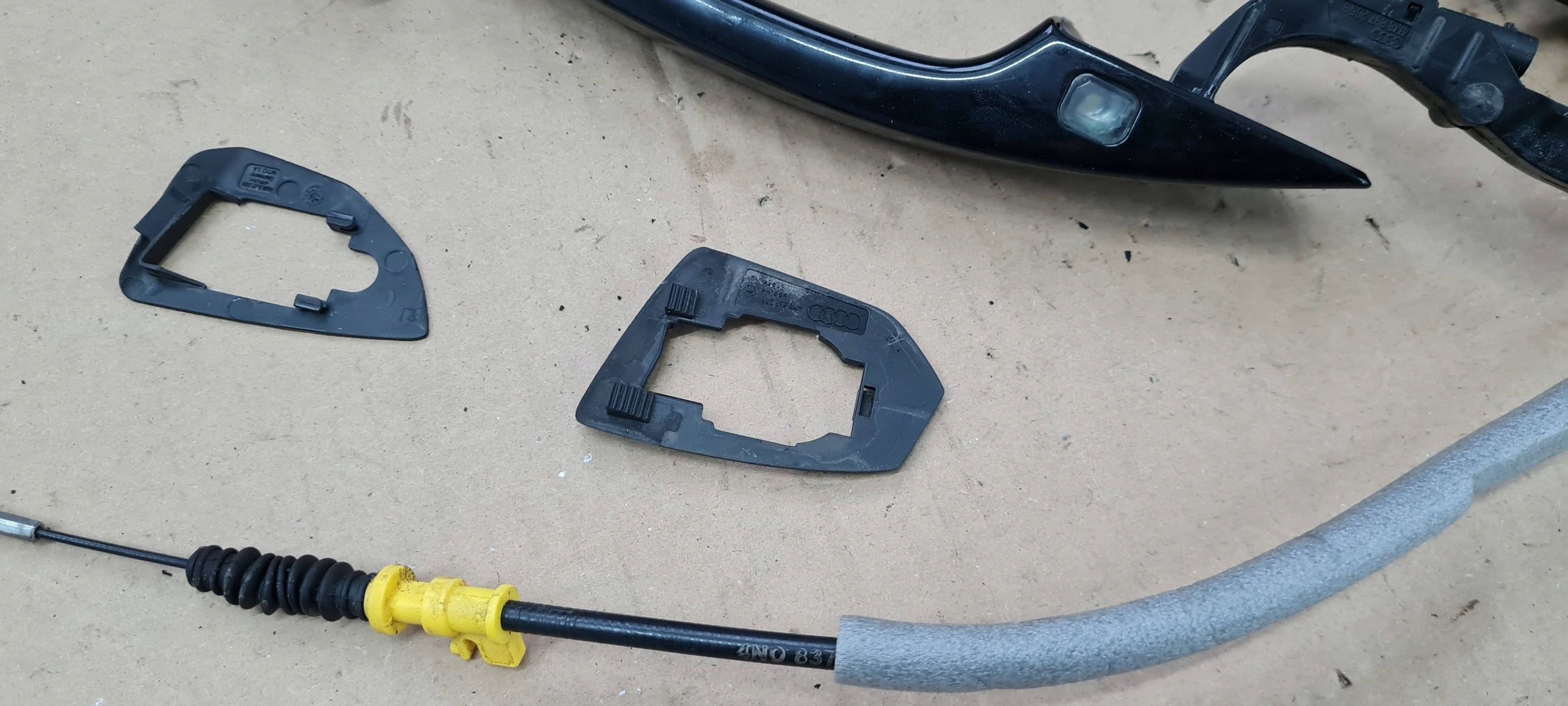 A6 C8 4K S6 handle left left rear part rear support below KEYLESS LY9B 4M8837205B