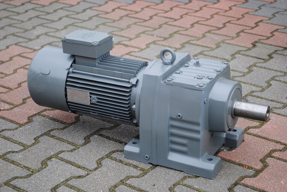 Motoreduktor dwubiegowy 0.5/3kw 8/54obr. Firmy sew