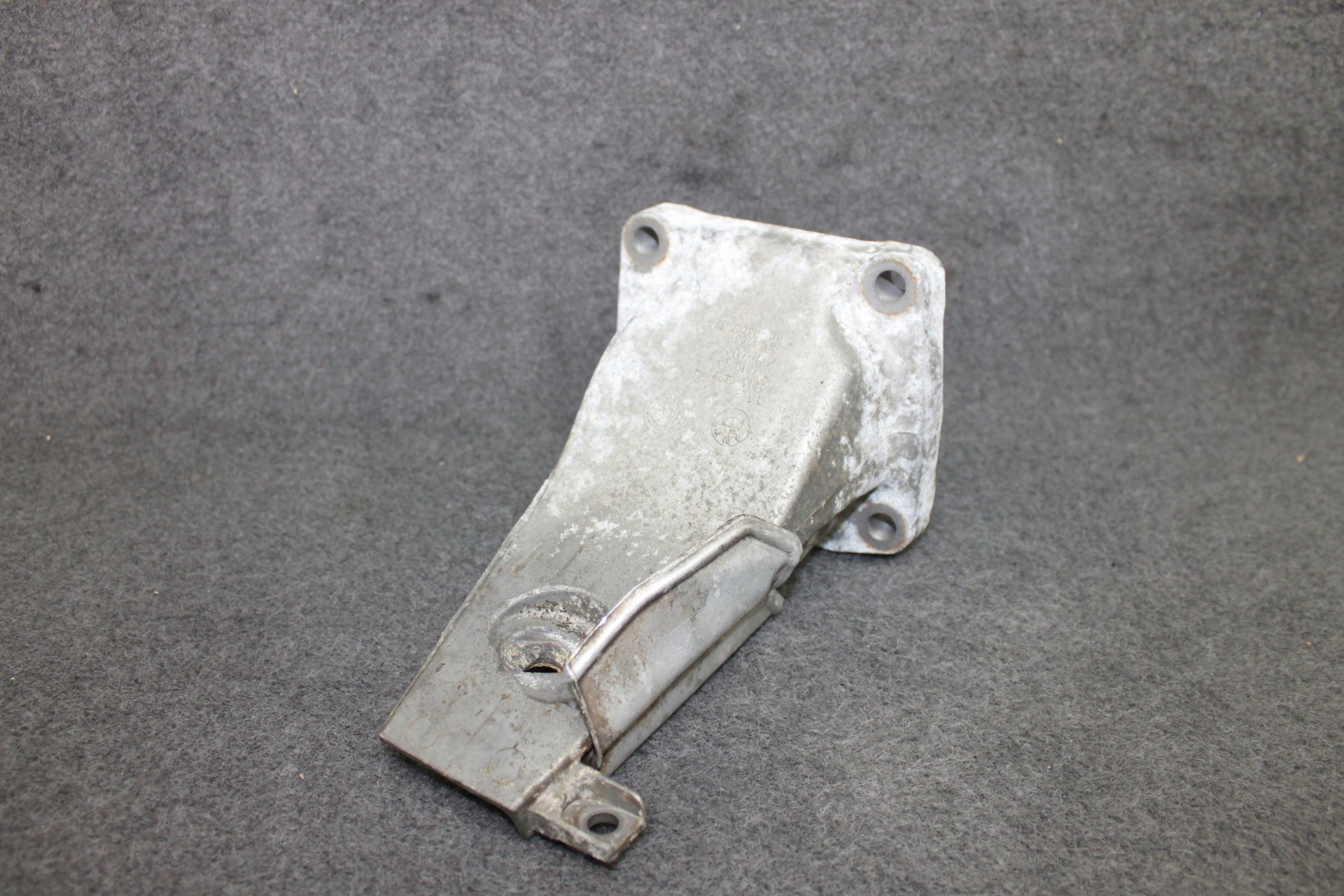 BMW E60 E63 M5 M6 S85B50A V10 5.0i engine mount right - 2282634