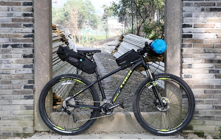 SAKWA ROWEROWA TORBA POD SIODEŁKO WODOODPORNA Z ODBLASKAMI ROSWHEEL 10L Model TORBA 10L