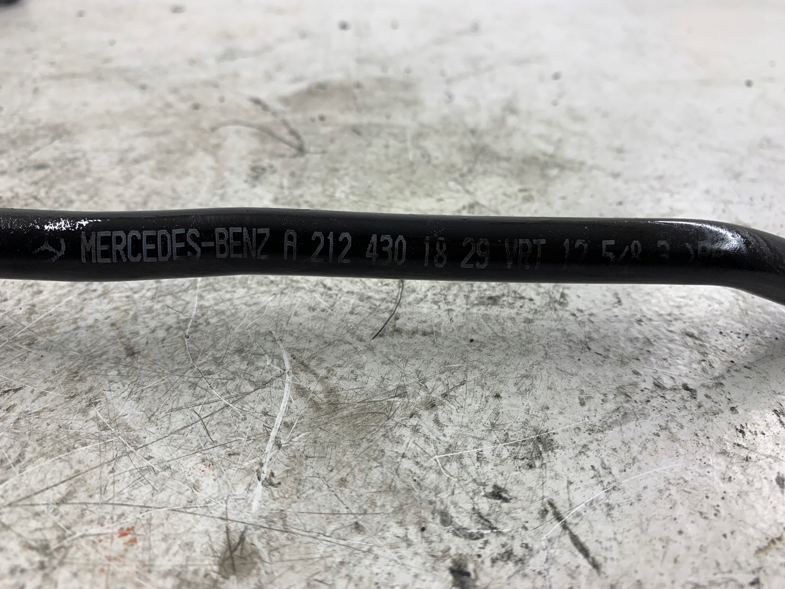 MERCEDES W212 E350 3.0 CDI fuel line A2124301829