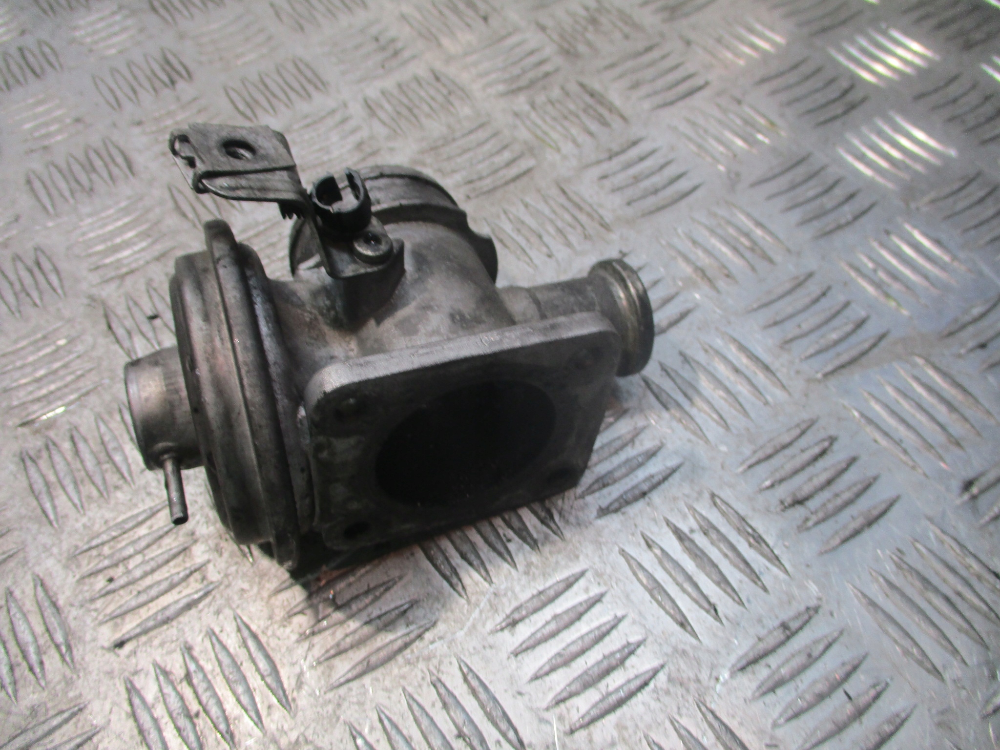 ZAWÓR TURBINY EGR BMW SERIA 3 E46 72826400 Typ samochodu Samochody osobowe