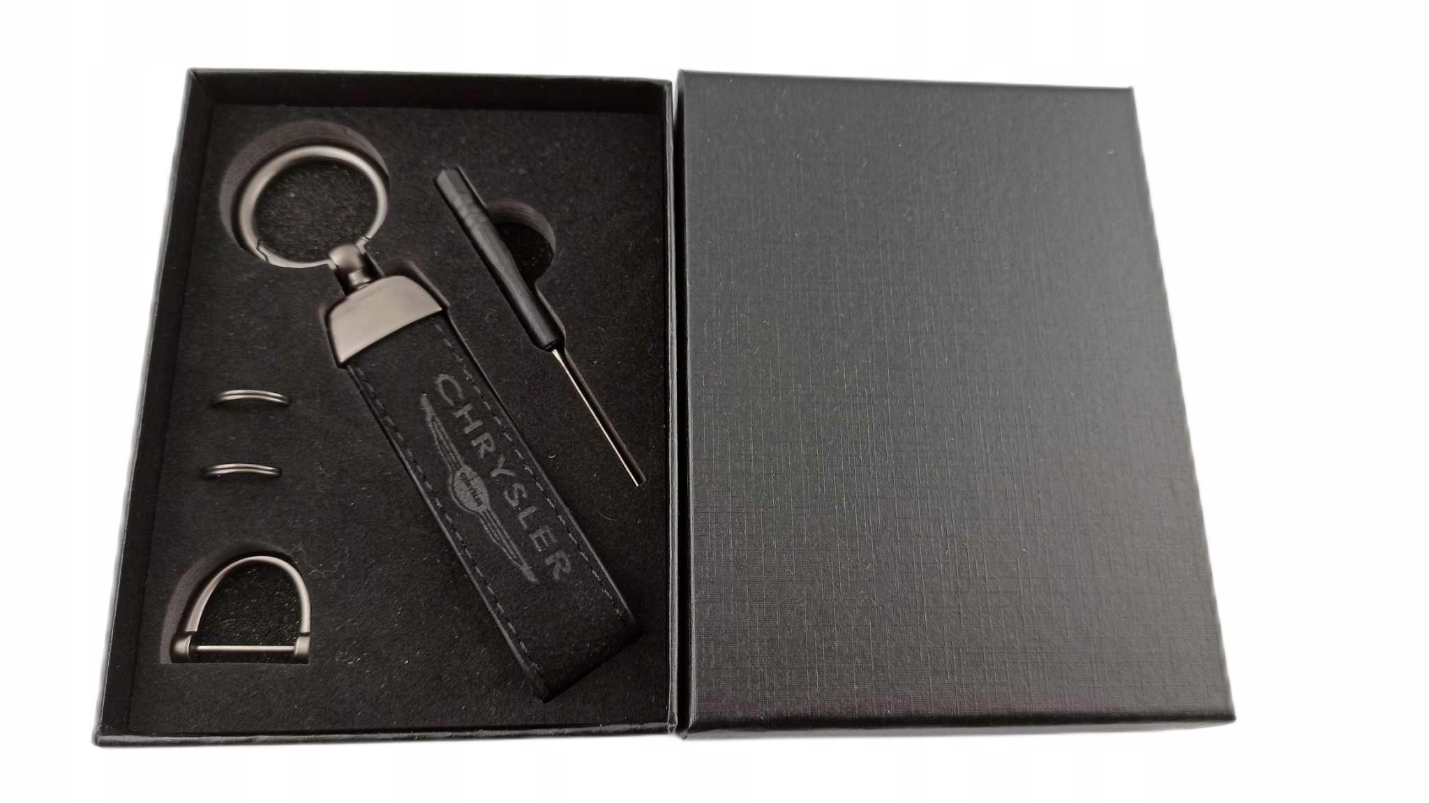 Chrysler Brelok Breloczek Alcantara Czarny Nowy Model Pudełko