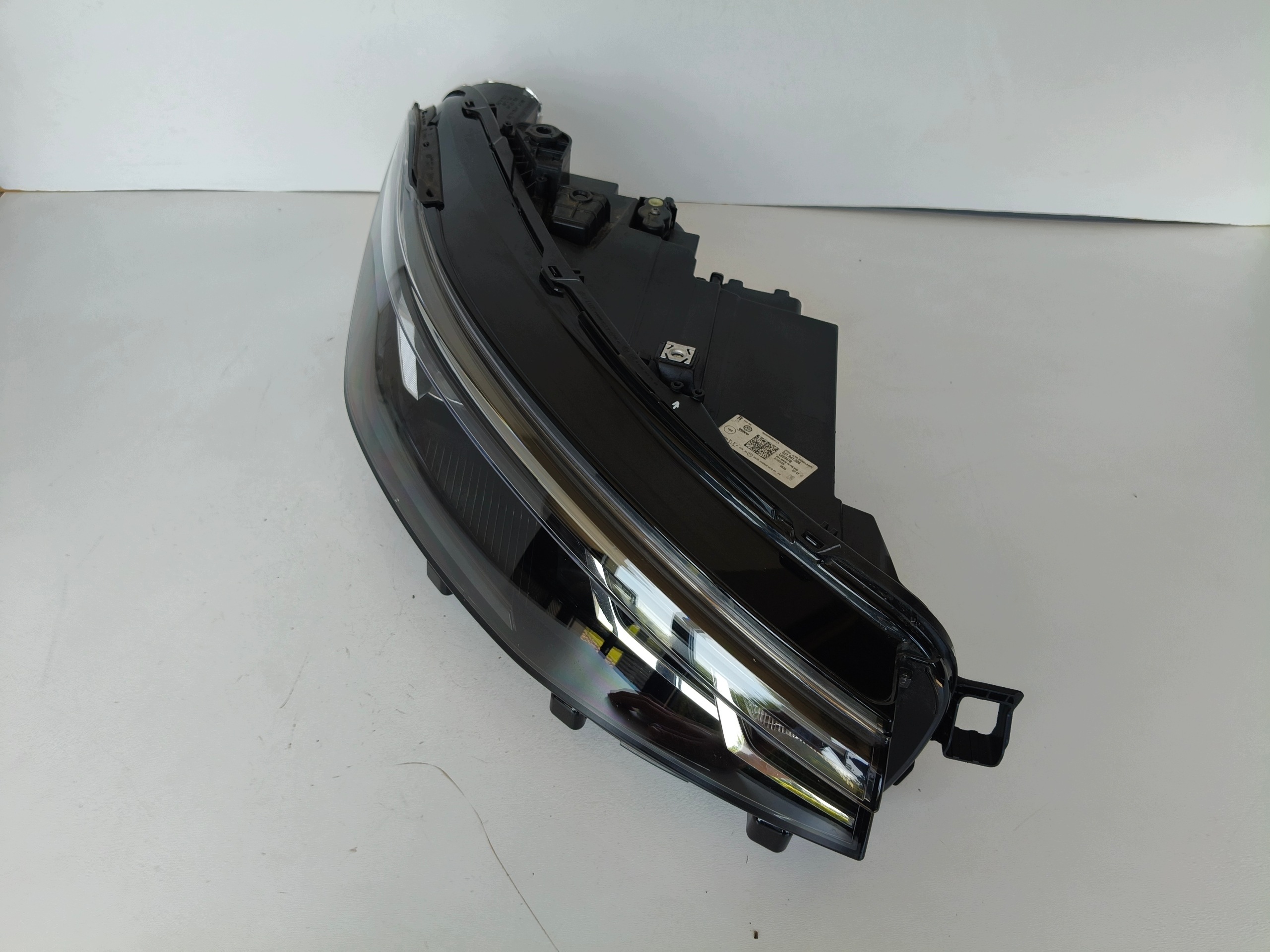 light right REFLEKTOR VW PASSAT B9 3J 3J0 23- LED complete