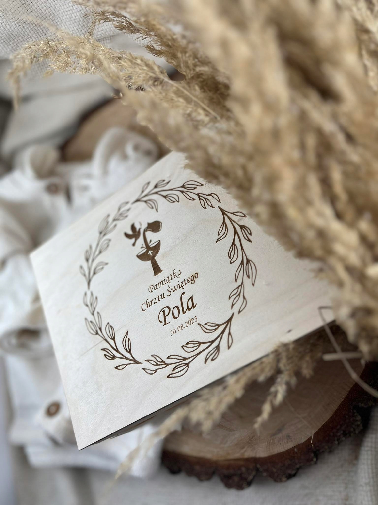 DREWNIANE PUDEŁKO NIEZBĘDNIK PAMIĄTKA CHRZTU ŚWIĘTEGO PREZENT NA CHRZEST Kolor brązowy