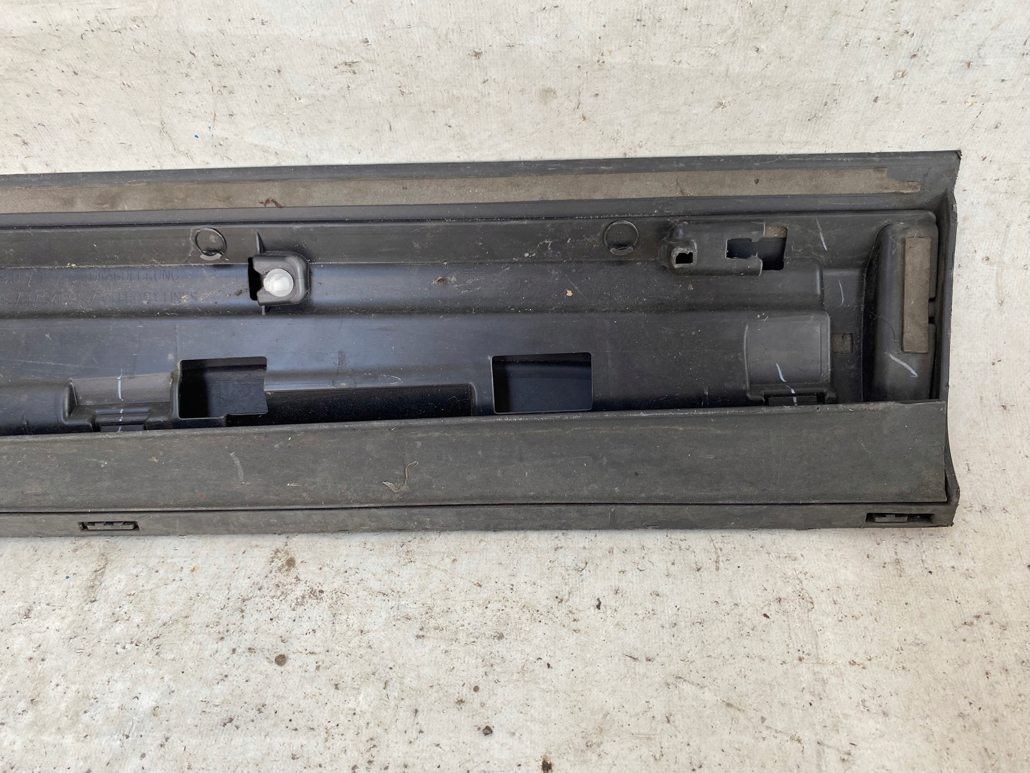AUDI Q3 8U0 11- moulding door left front 8U0853959D