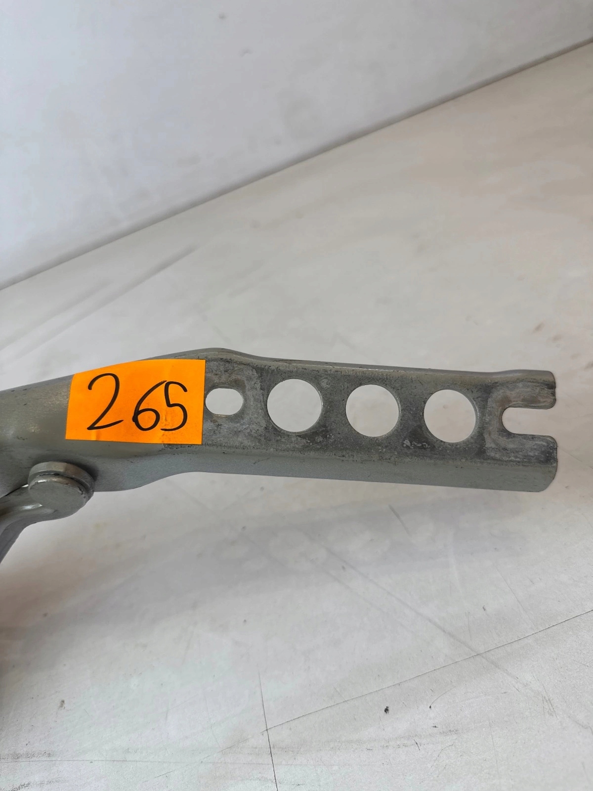 hinge bonnets front front right Skoda Roomster Fabia II