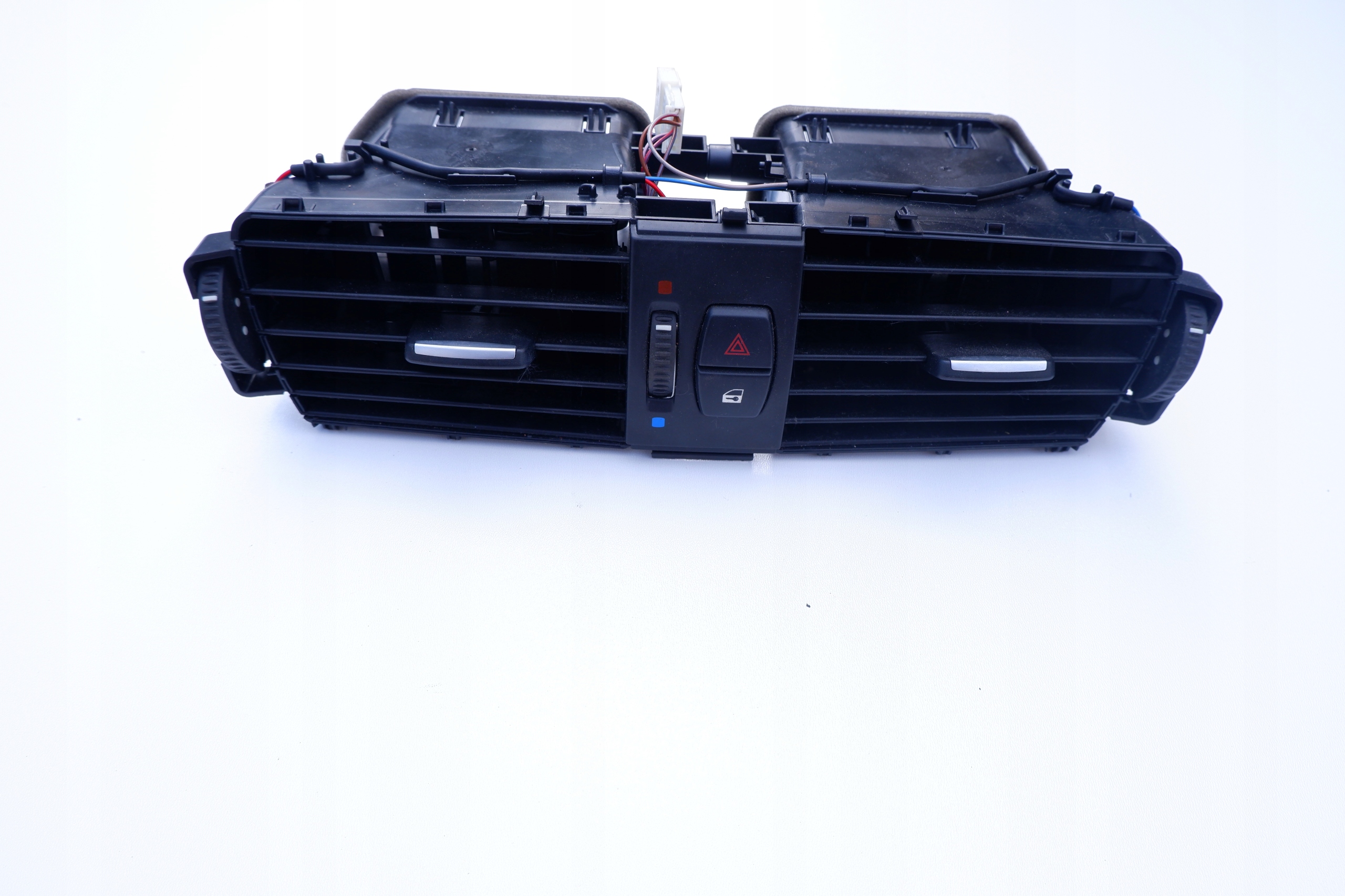 BMW F25 X3 вентиляционная решетка передняя 9184742