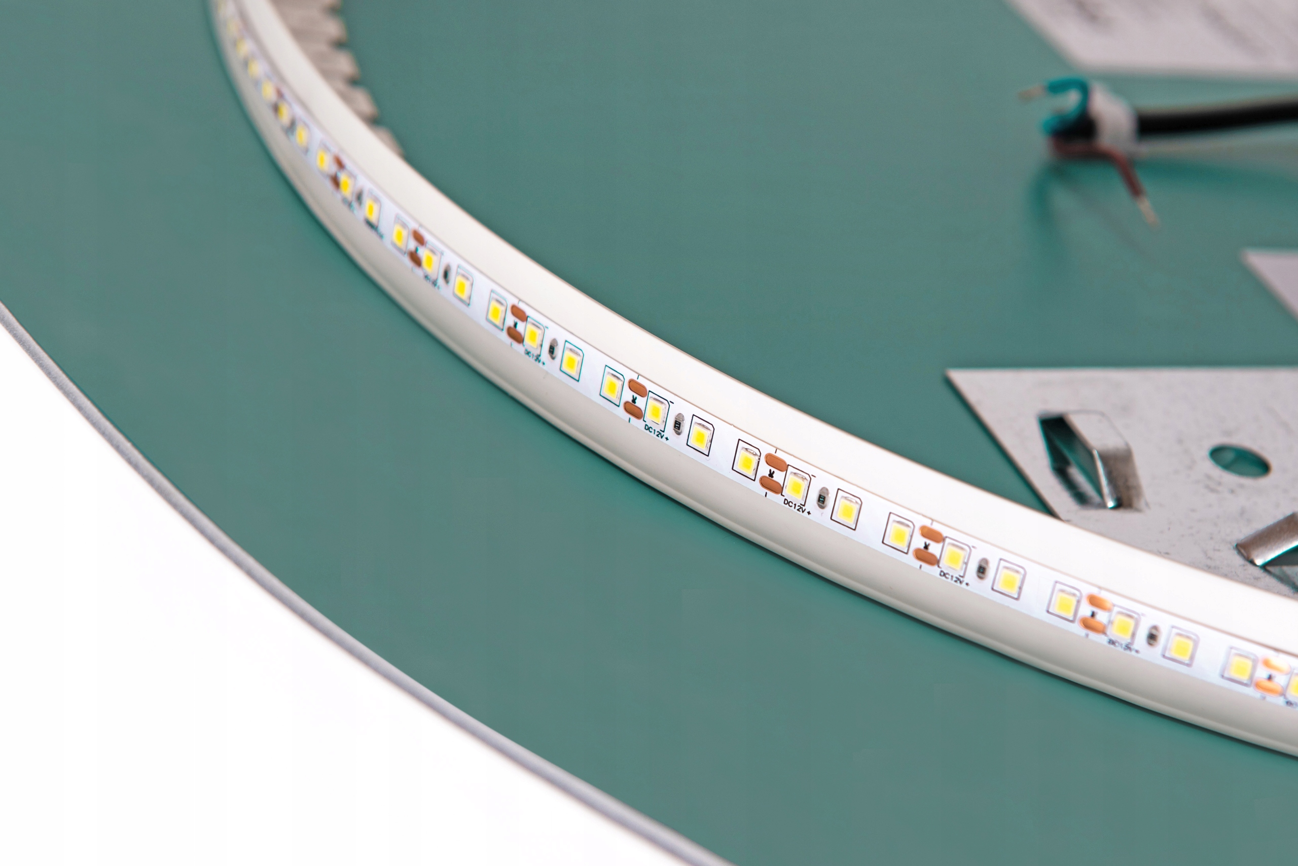 LUSTRO OKRĄGŁE ŁAZIENKOWE PODŚWIETLANE OŚWIETLENIE LED 3 BARWY Rondo fi 90c Marka Framado