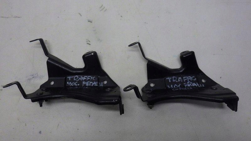 КРЕПЛЕНИЕ ПЕДАЛИ ГАЗА TRAFIC VIVARO II