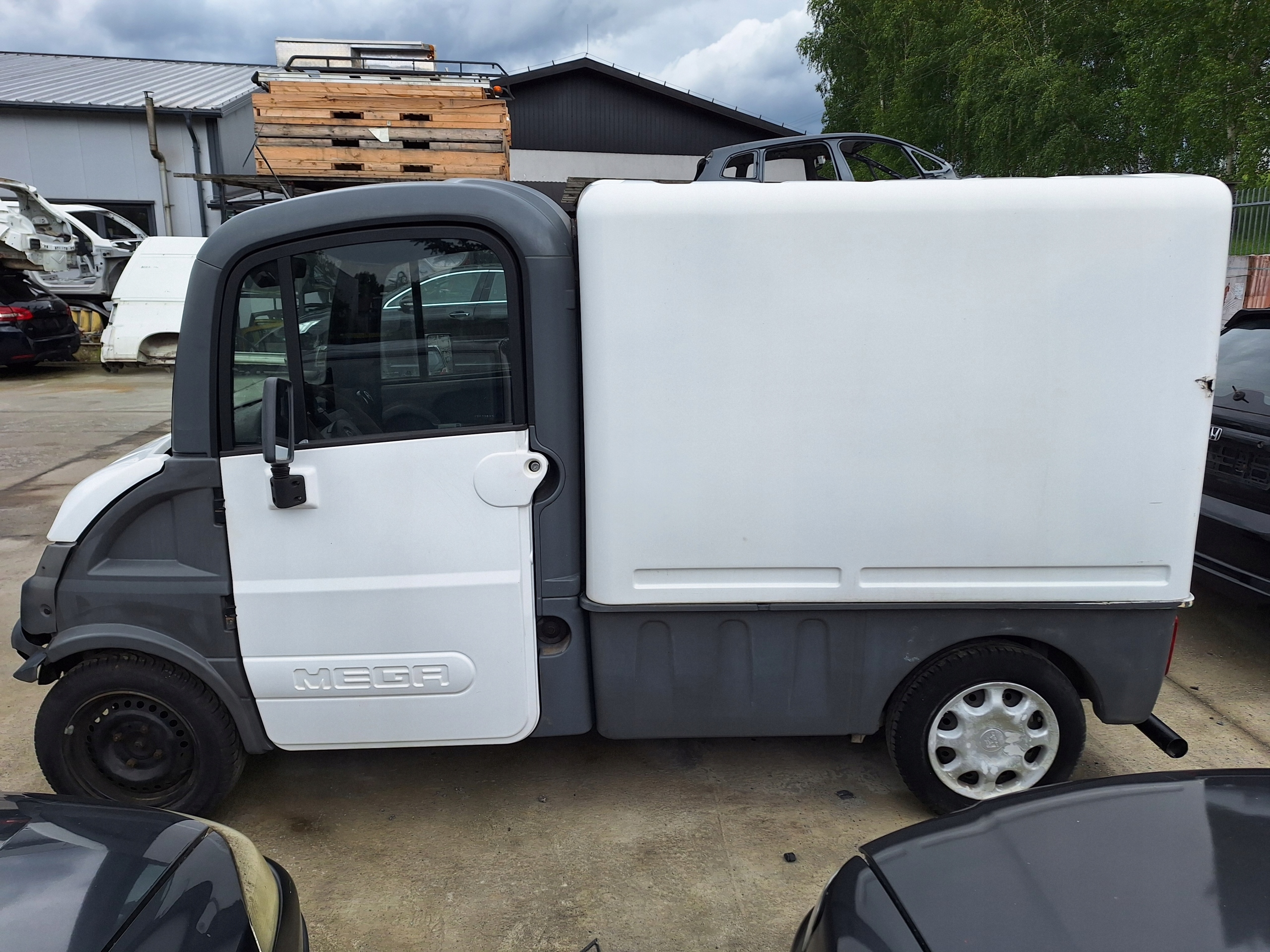 AIXAM MEGA MTRUCK 400 MUTLITRUCK MICROCAR LUSTRKO window door front left