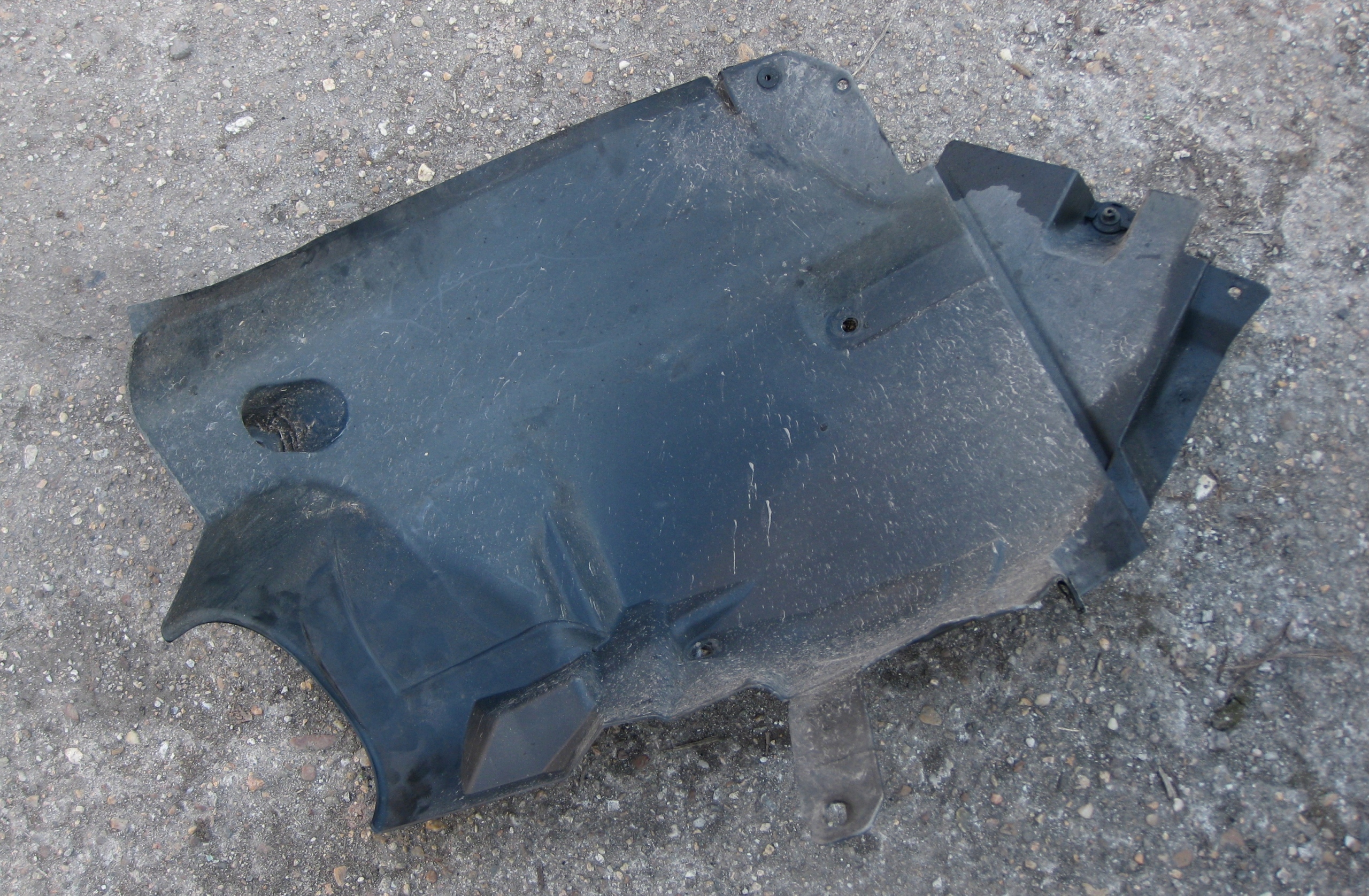 MERCEDES W207 3.0 CDI 11R mudguard left front A2076901330