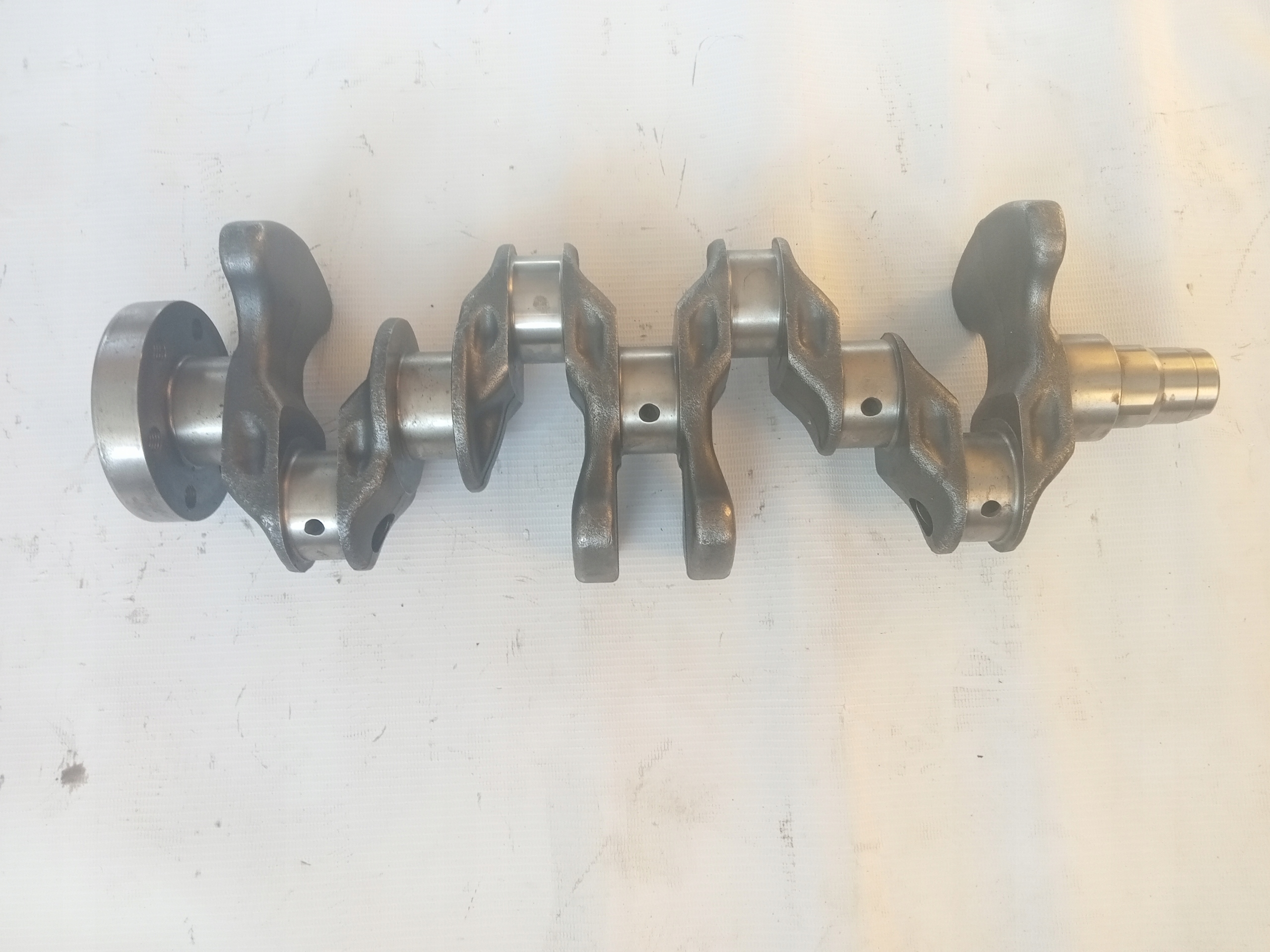 WAŁ KORBOWY VW AUDI SKODA SEAT 1.5 TSI OE 04EAM Numer katalogowy części 04EAM