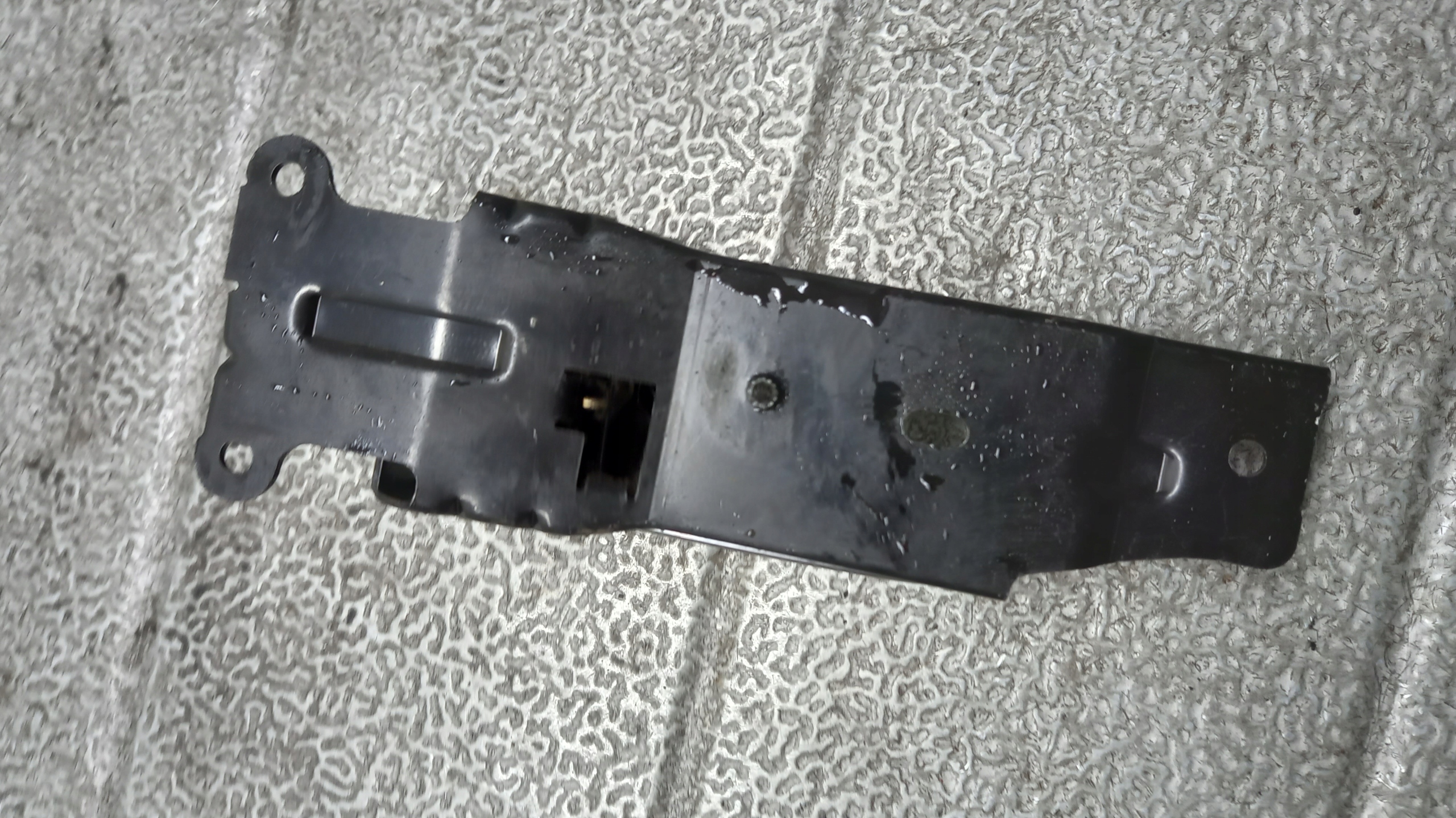 KLAMKA WEW. PRAWA PRZÓD KIA CARNIVAL II 02R 2.9TD Producent części Kia OE