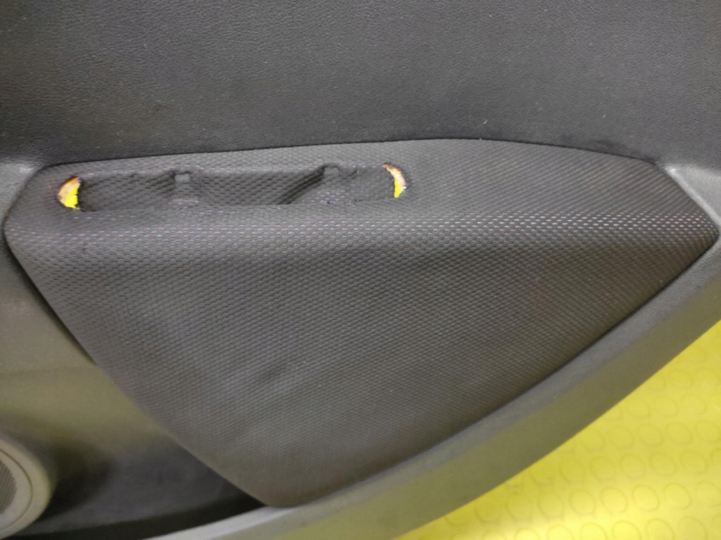 RENAULT CLIO III KOMBI upholstery side door right rear part