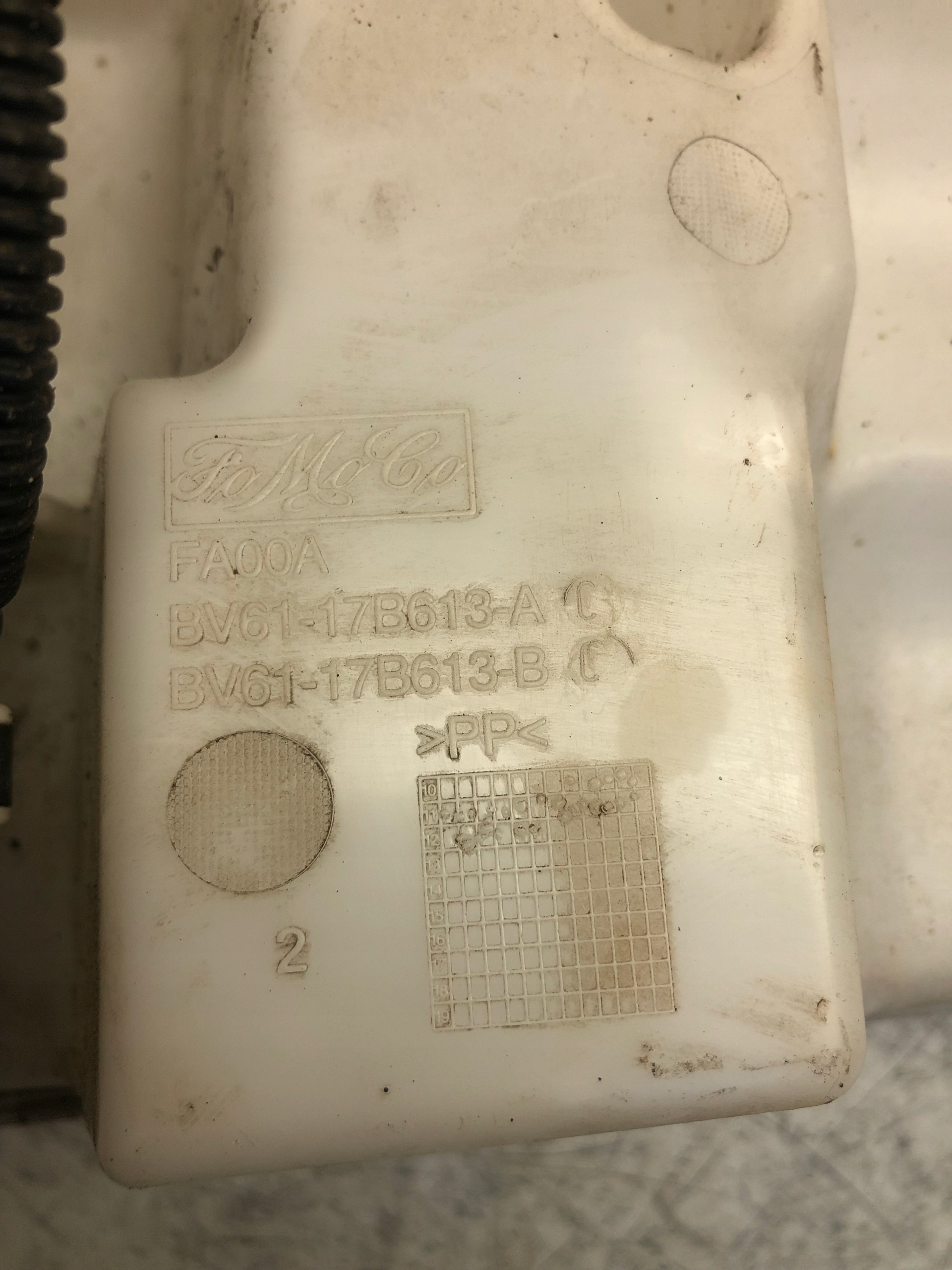 washer fluid tank FOCUS MK3 BV61-17B613-AC