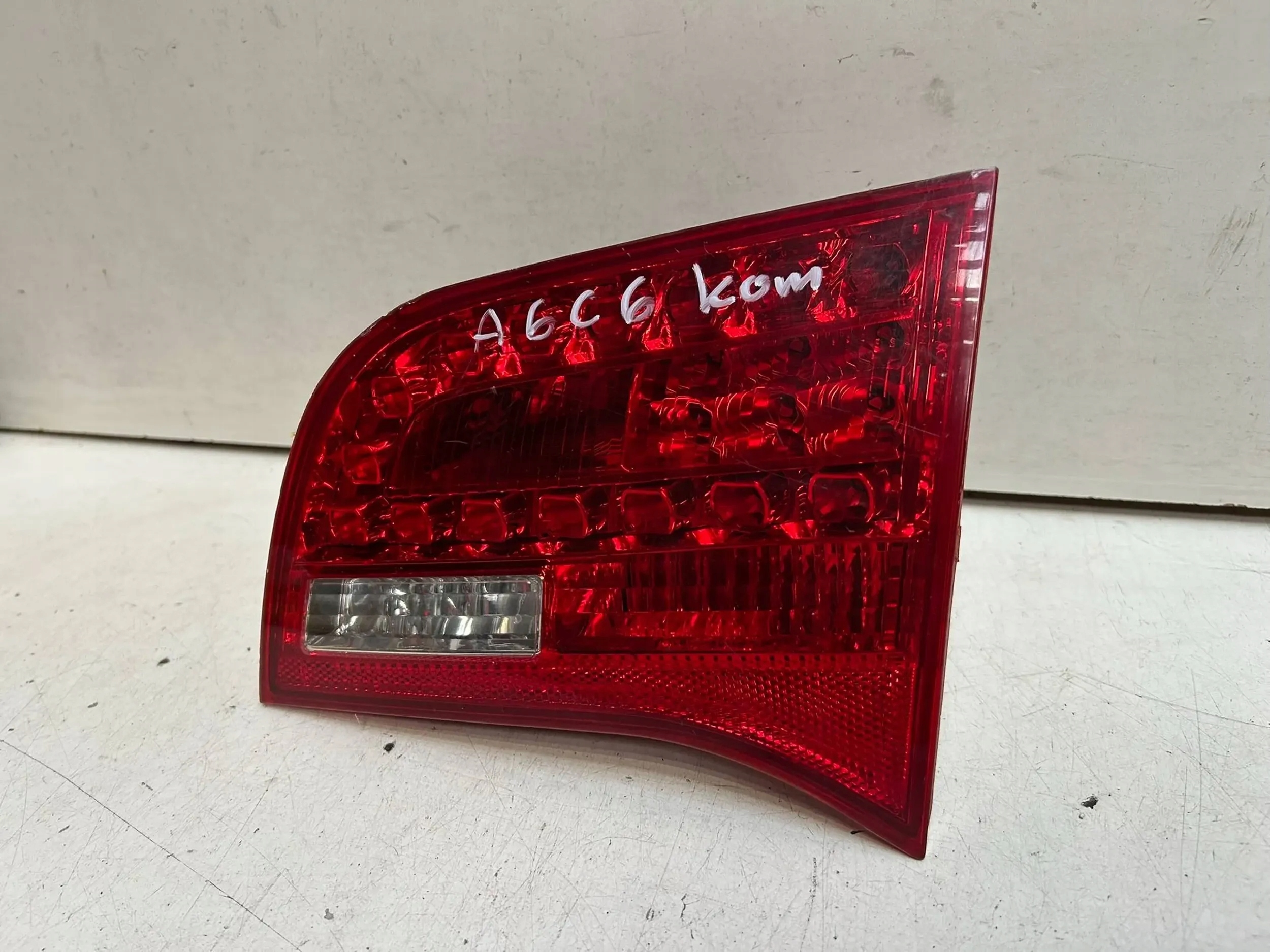 Lampa tył prawy Audi A6 S6 C6 4F 2006