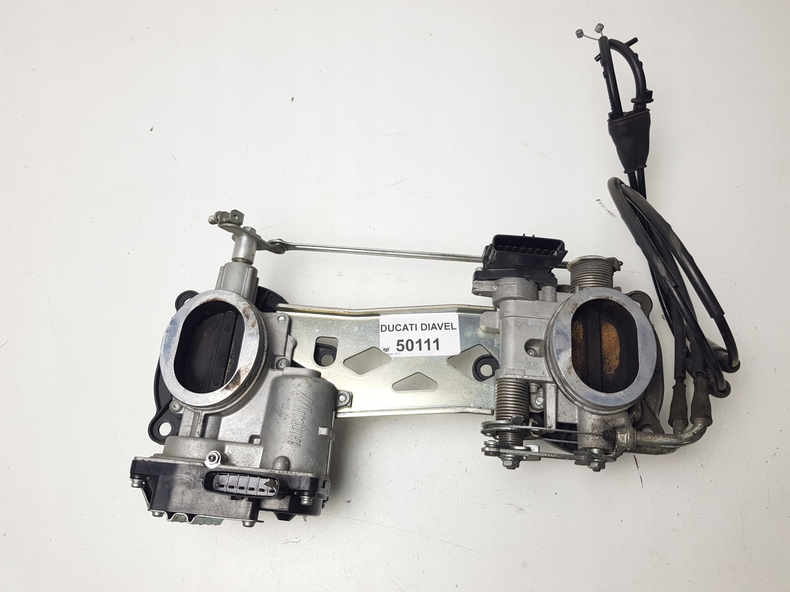 DUCATI DIAVEL CARBON 1200 ДРОСЕЛЬНА ЗАСЛІНКА