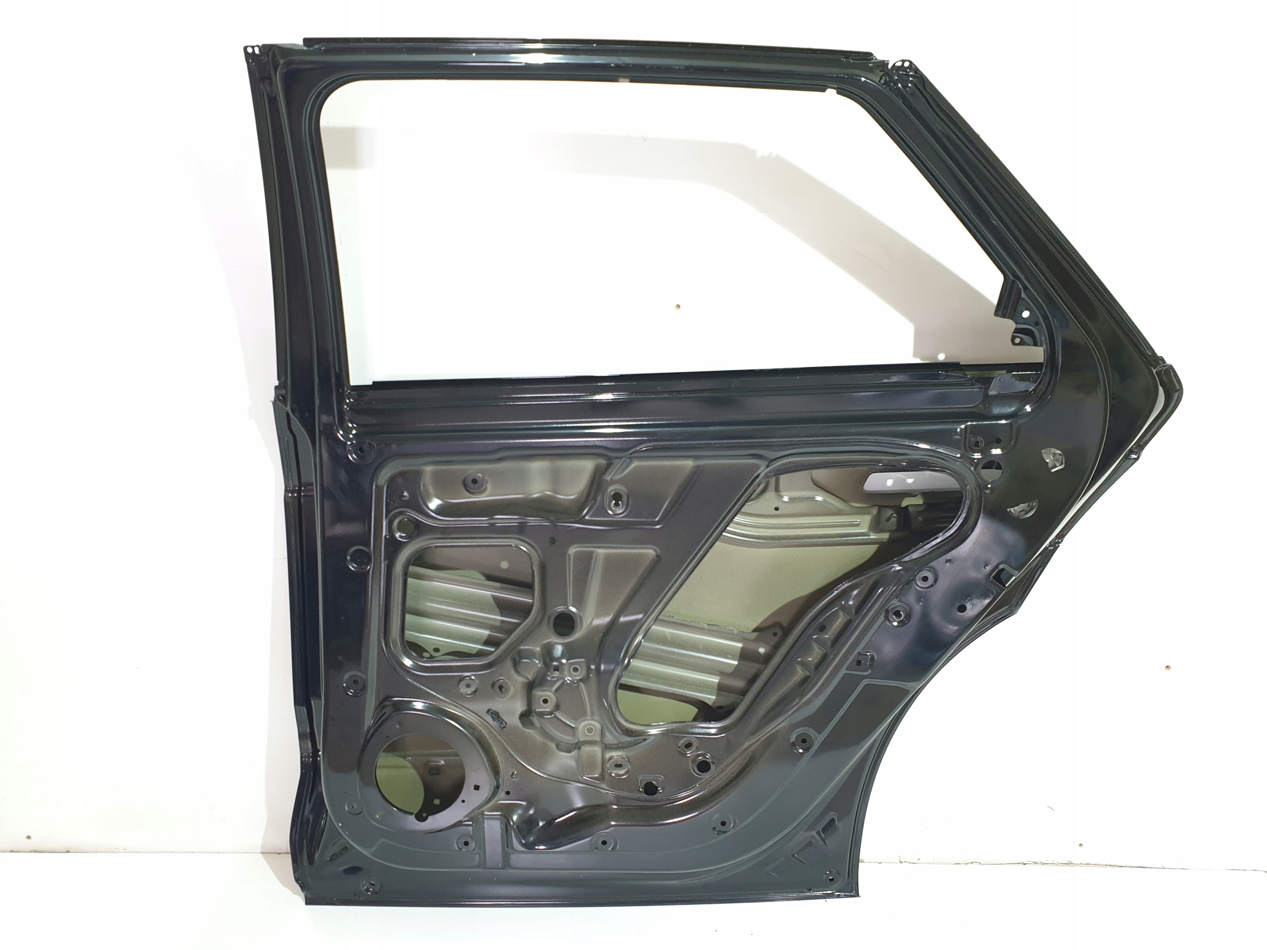 DRZWI PRAWE TYŁ TYLNE HYUNDAI IONIQ 5 IONIQ5 Jakość części (zgodnie z GVO) O - oryginał z logo producenta pojazdu (OE)