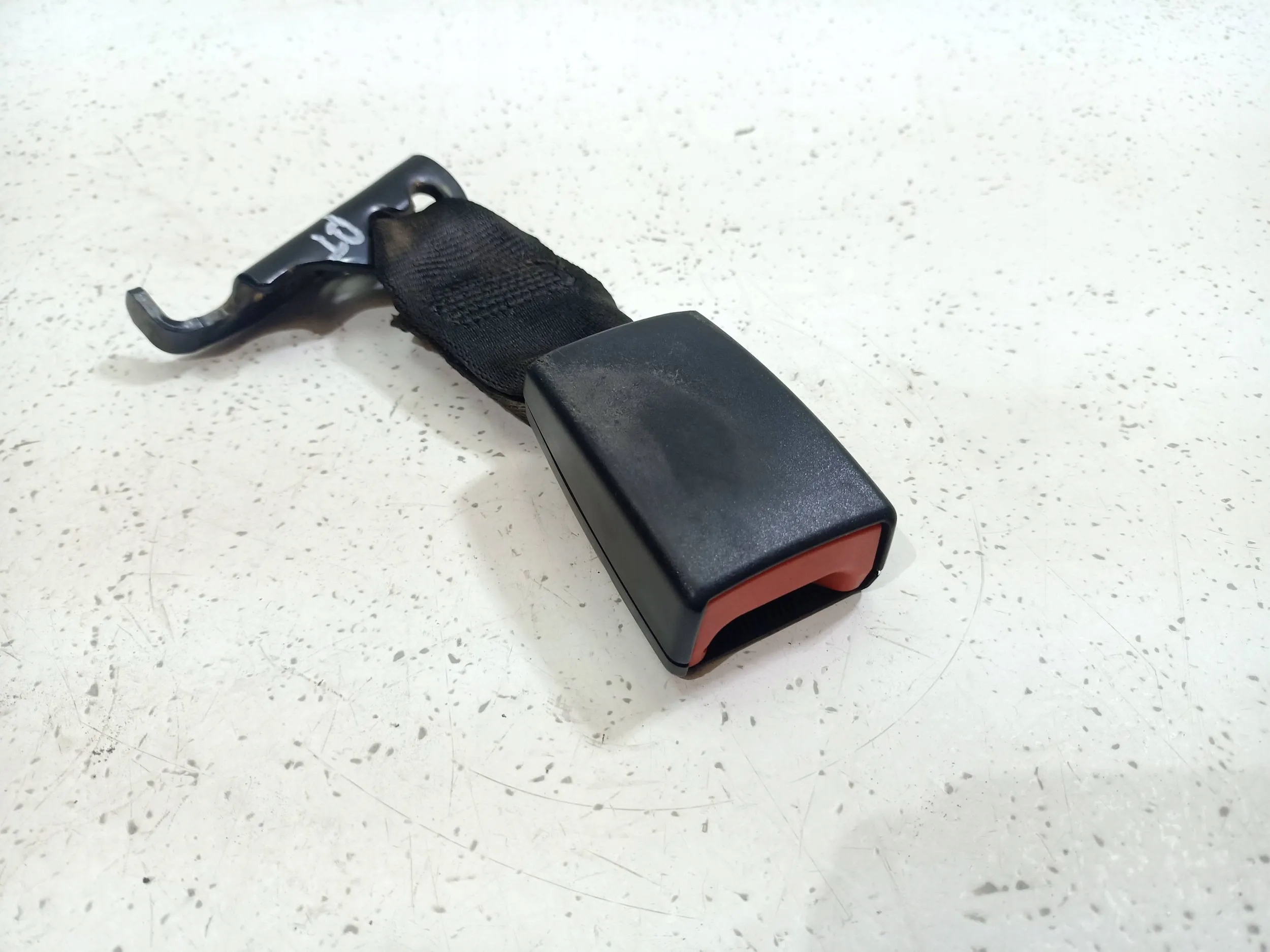 lancia YPSILON III 17R защелка крепление ремень безопасности правая зад