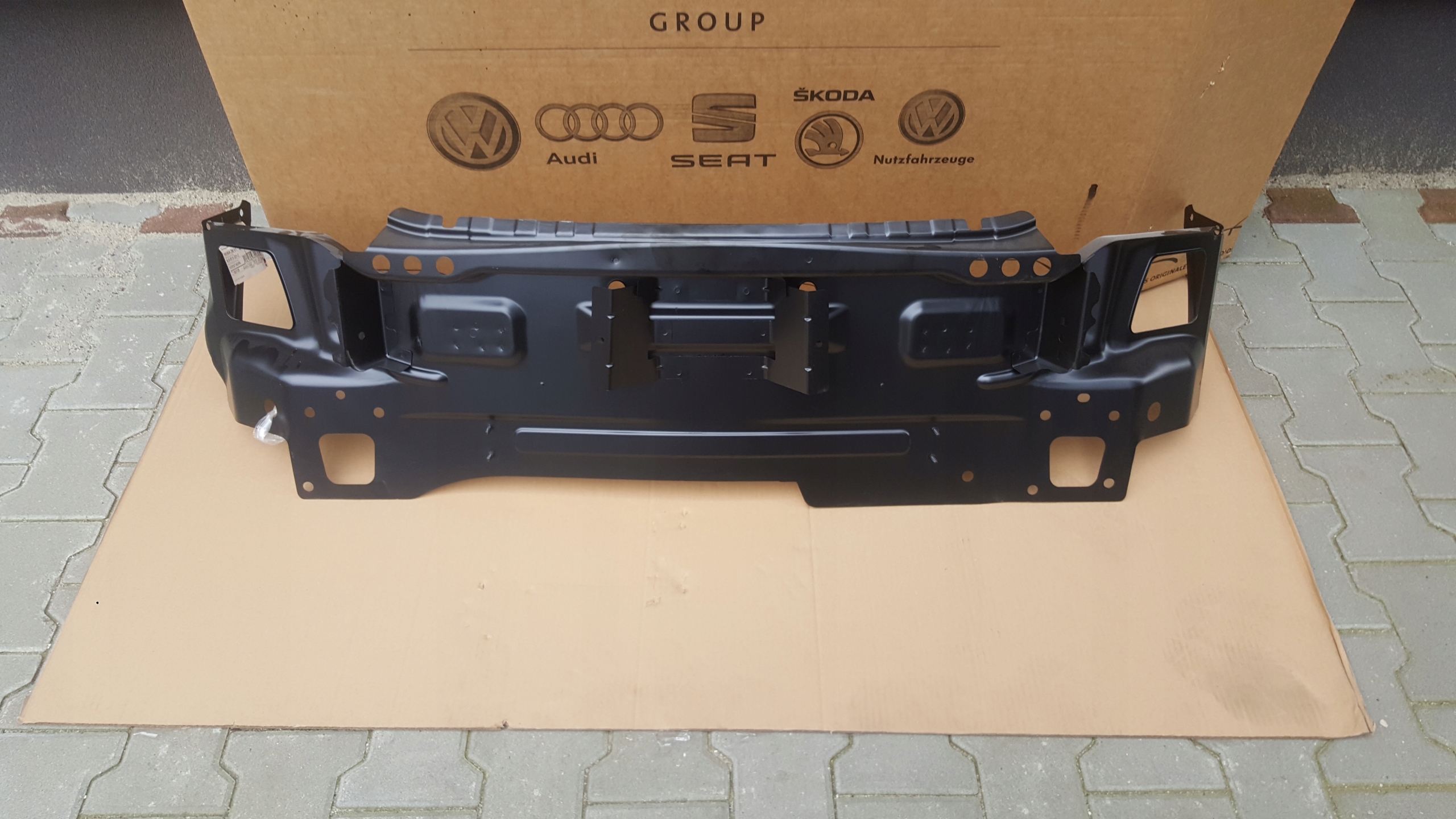 PAS TYŁ TYLNY AUDI TT II 2 8J0 WZMOCNIENIE 8J