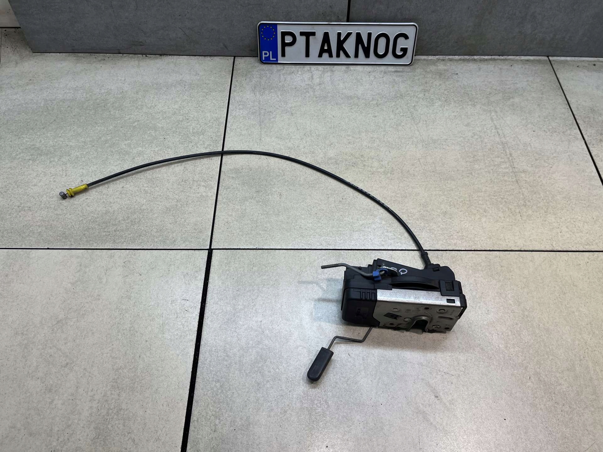 lock door right front 3PIN OPEL VIVARO and 2.5 CDTI 8200008248