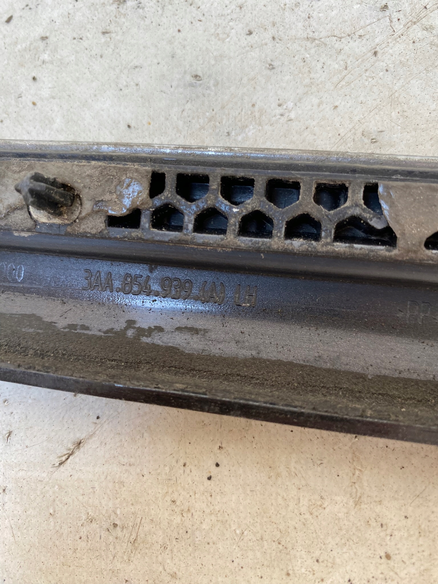 VW PASSAT B7 14- moulding door front left 3AA854939A