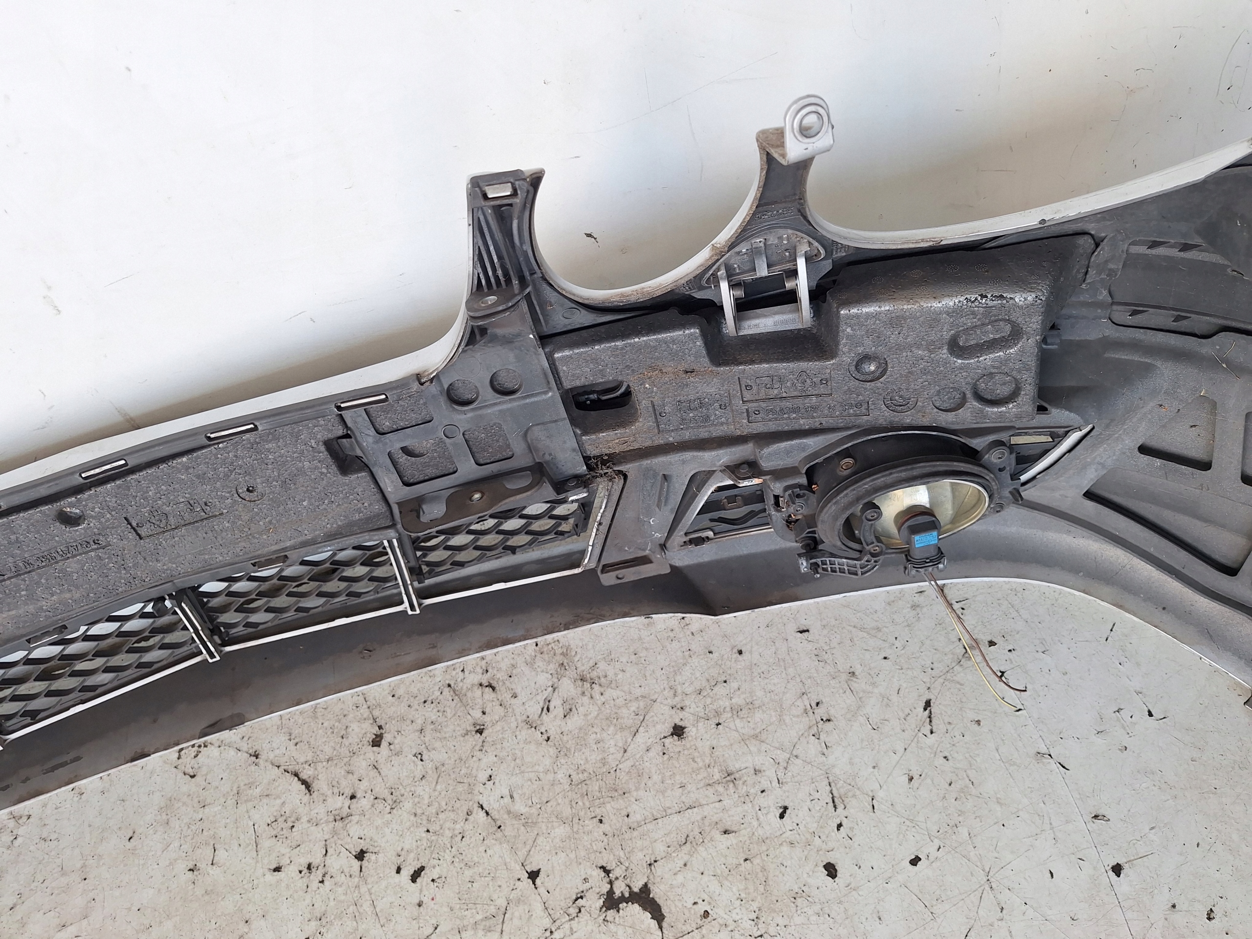 MERCEDES E-KLASA W211 LIFT 06-08 bumper + XENON