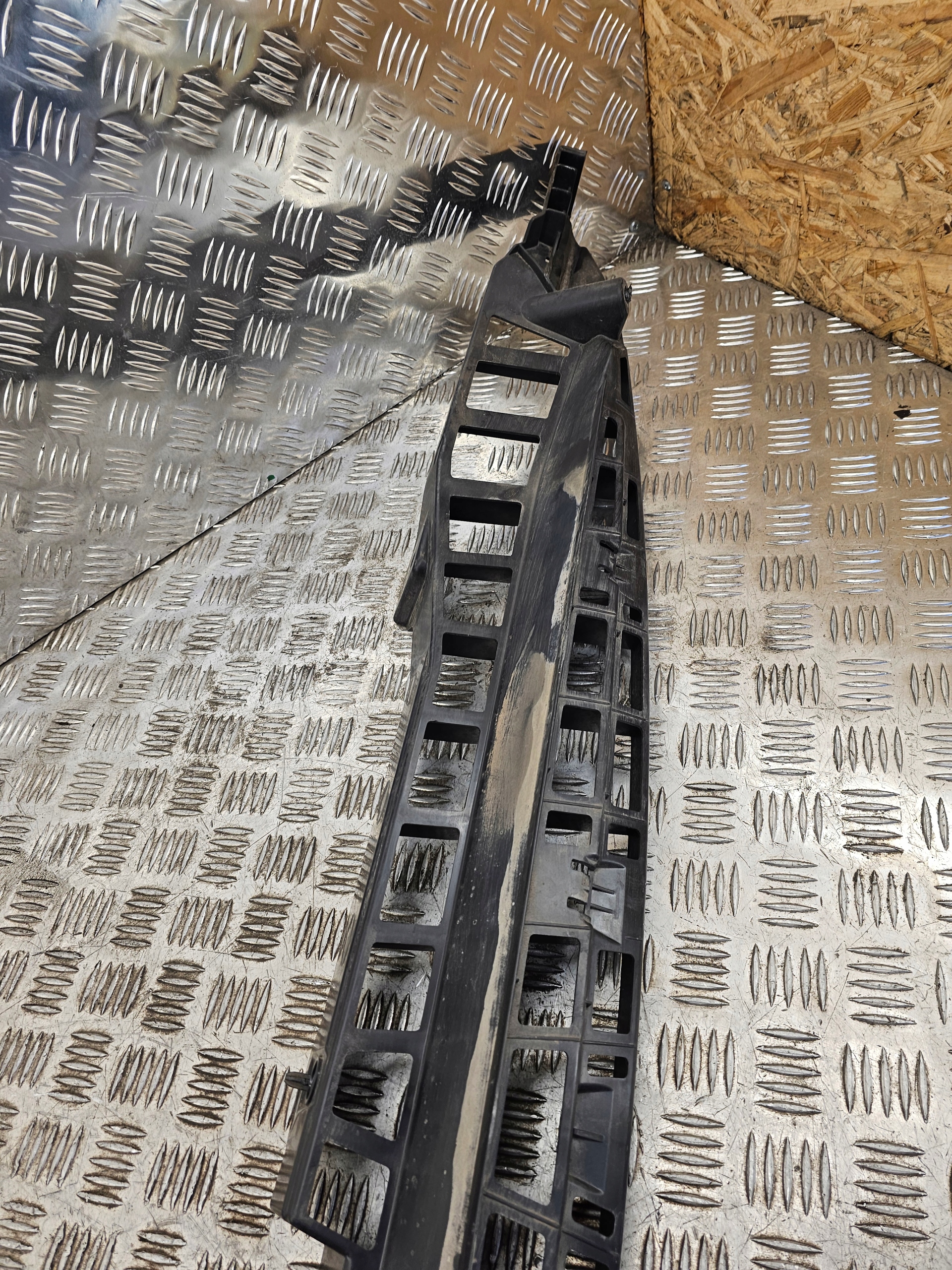 RANGE ROVER SPORT L494 bumper bracket rear part DK62-17B861-AA