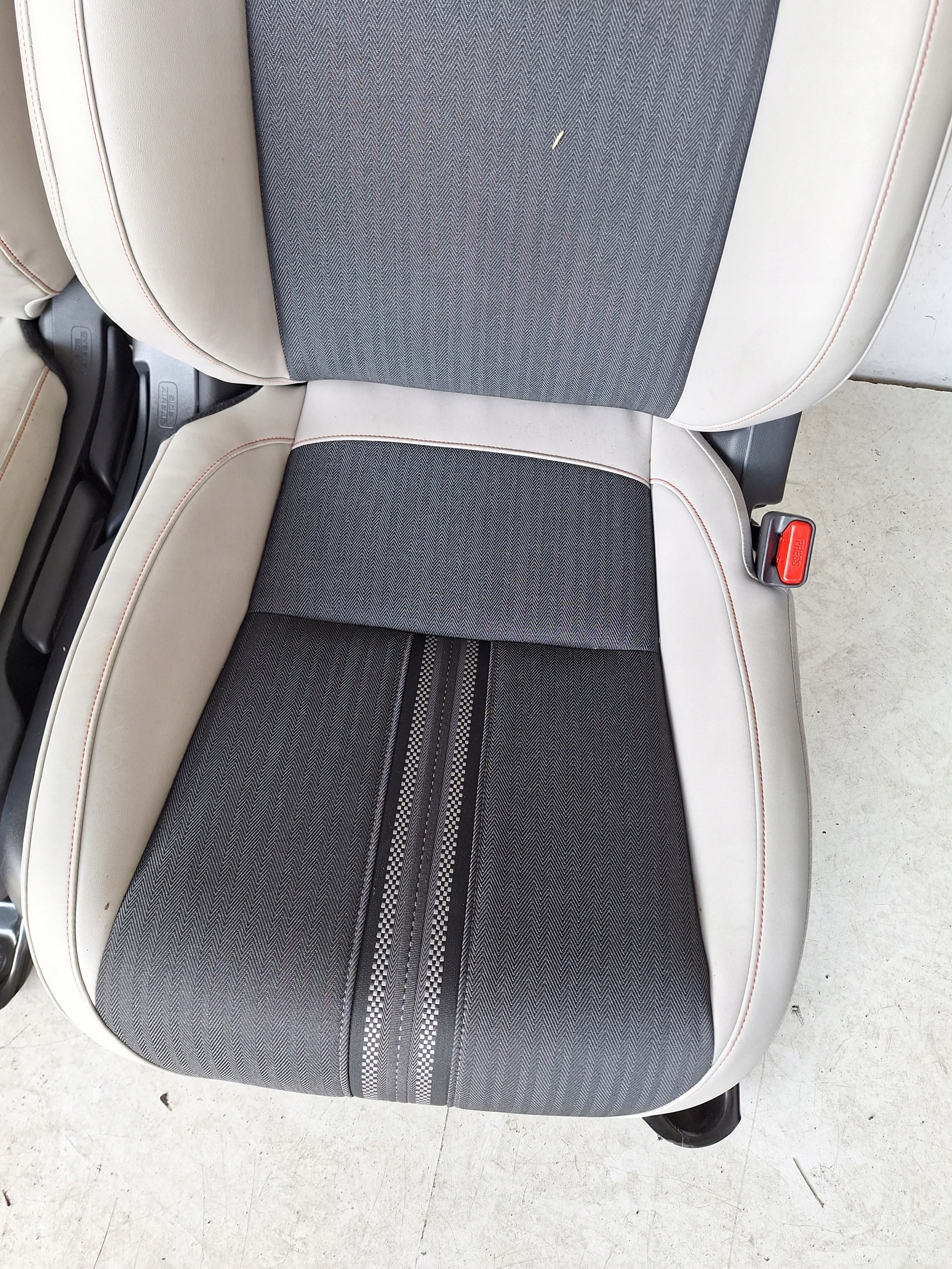HONDA HR-V III 22-> seat left front