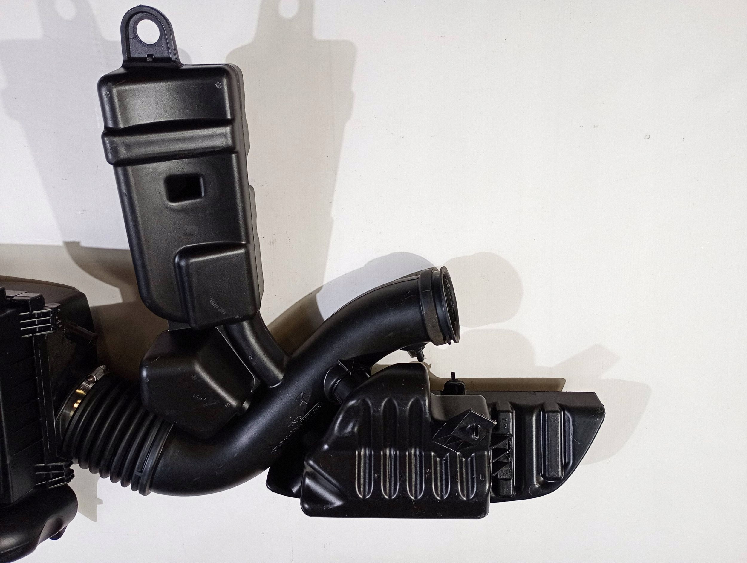 air filter housing tube intake rezonator pipe Dodge Durango 3.6 2014