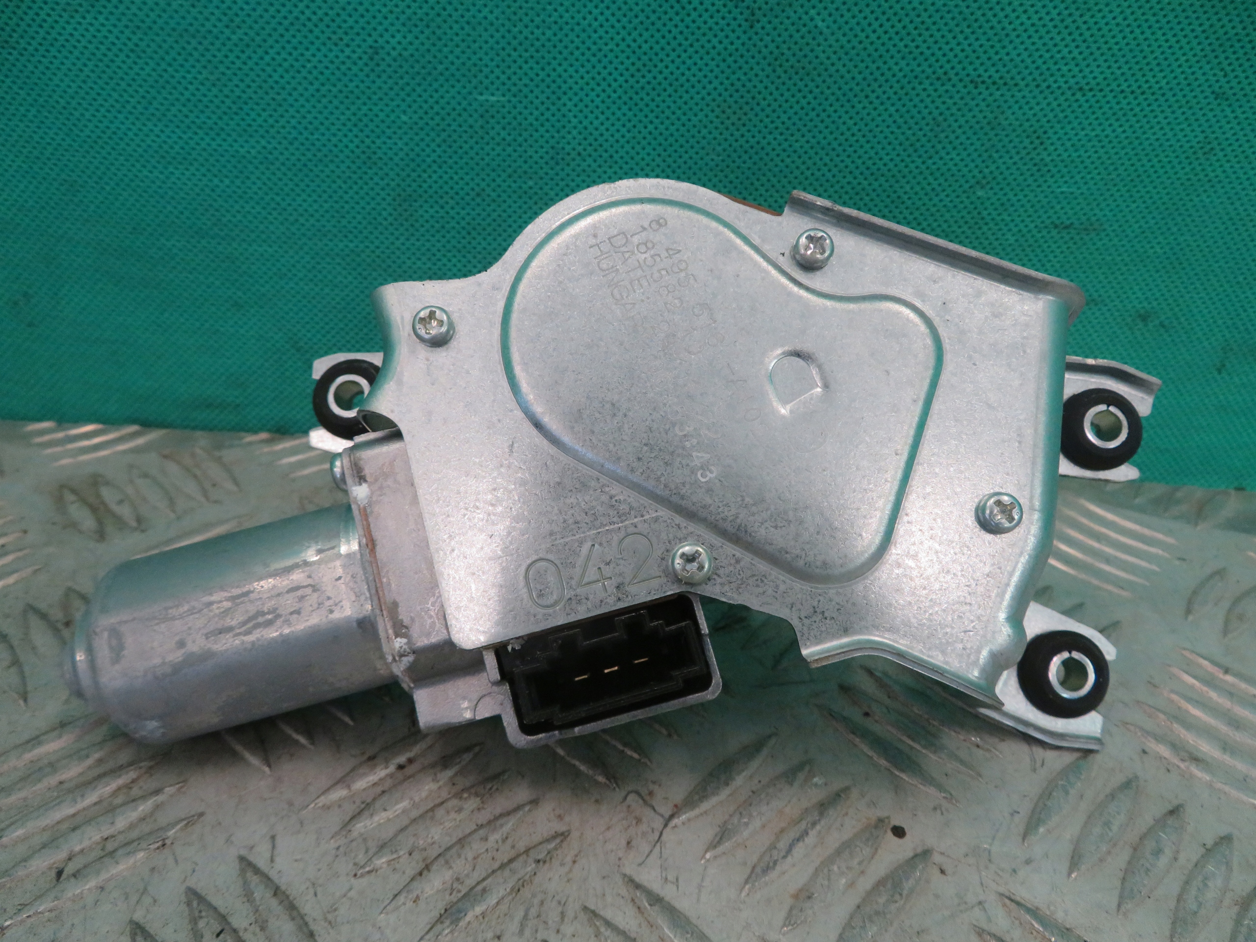 SILNICZEK WYCIERACZKI KLAPY TYŁ BMW F40 116D 22R