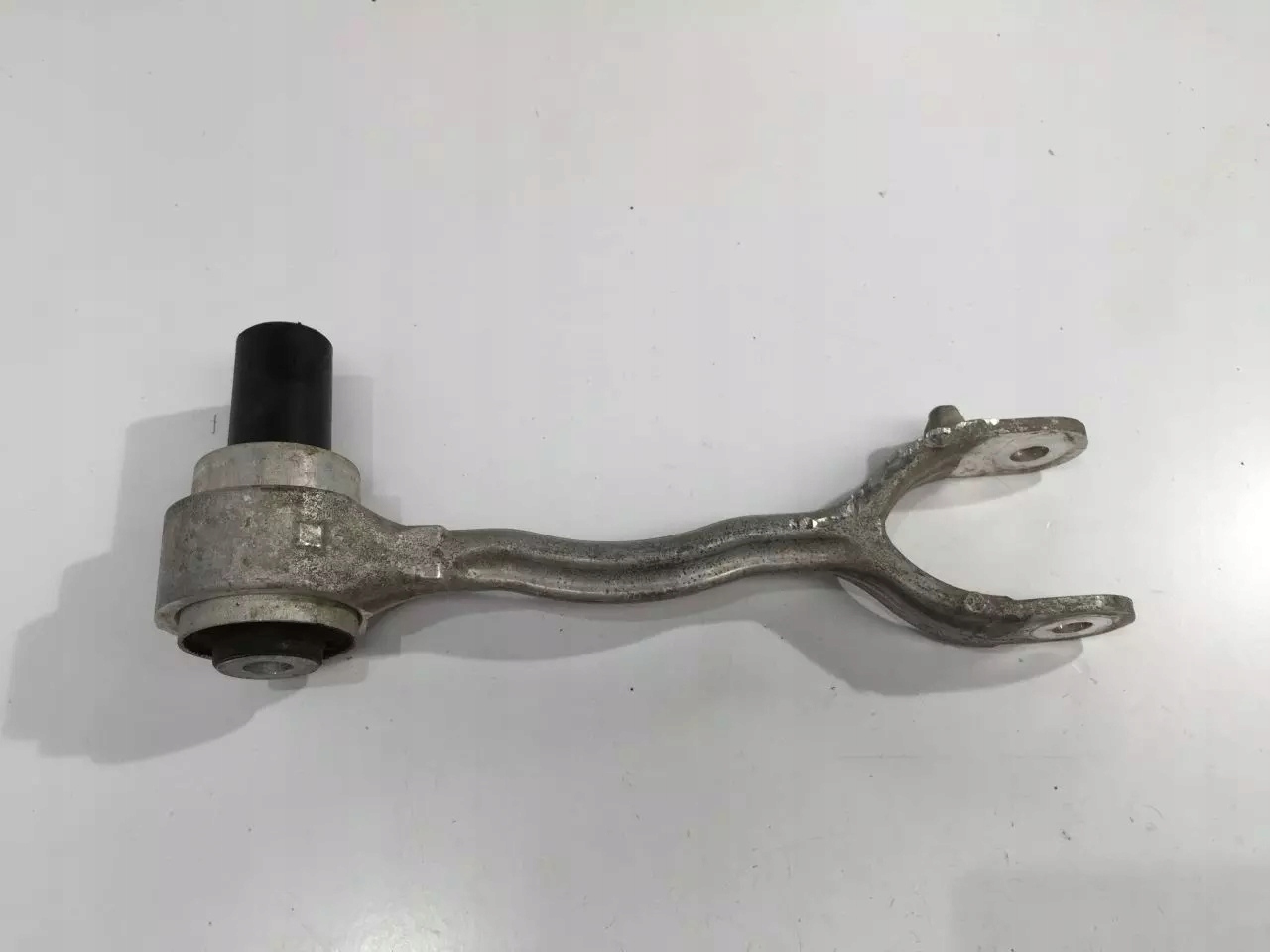 JAGUAR XE X760 2019 РИЧАГ ЗАД. ЗАДНИЙ ПРАВЫЙ