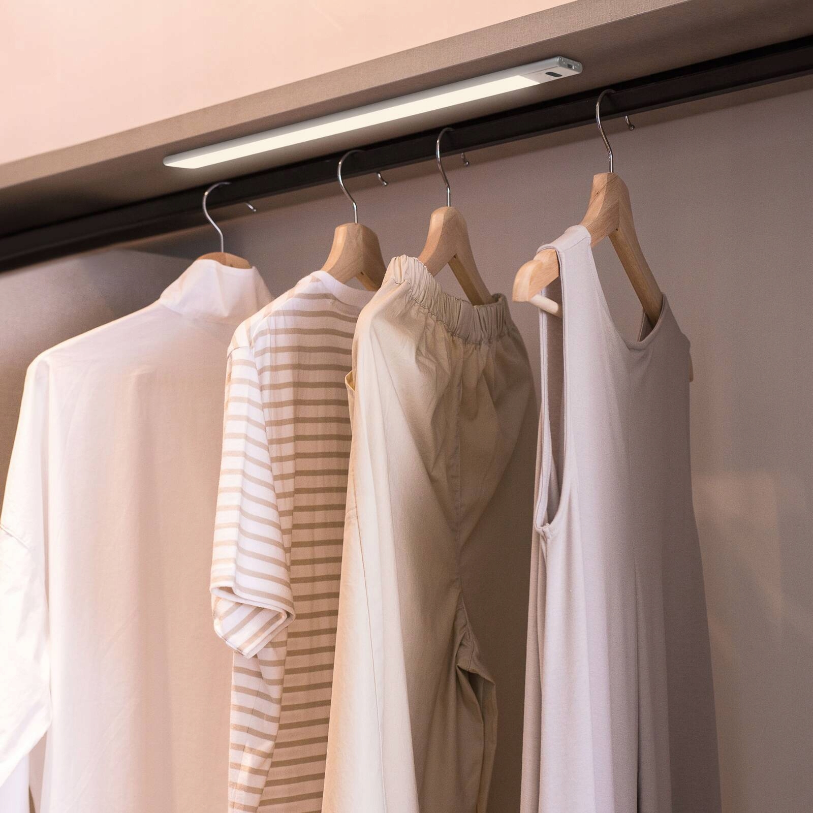 Lampka LED Kaus , USB, czujnik zbliżeniowy Marka Emuca