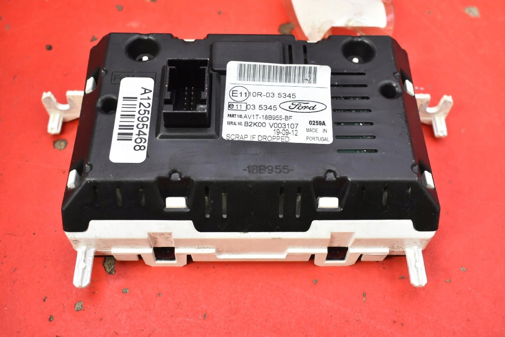 display RADIA AV1T-18B955-BF FORD B-MAX 12-18