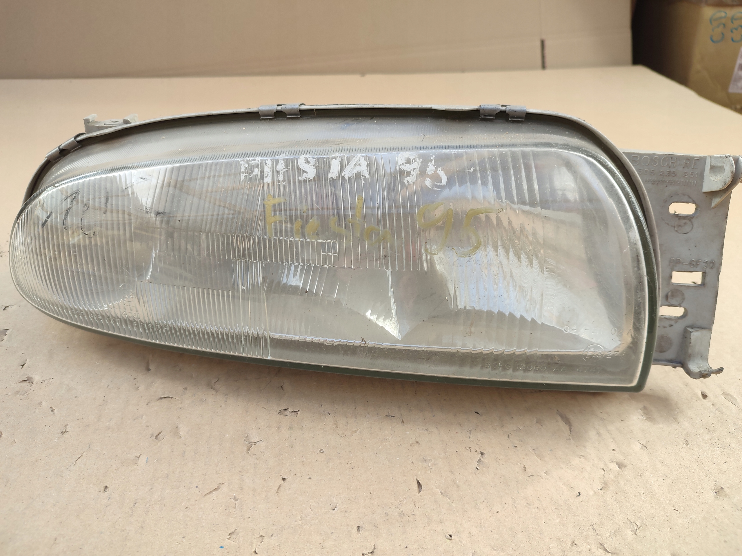 light right front REFLEKTOR MAZDA 121 FIESTA MK4 1305235251