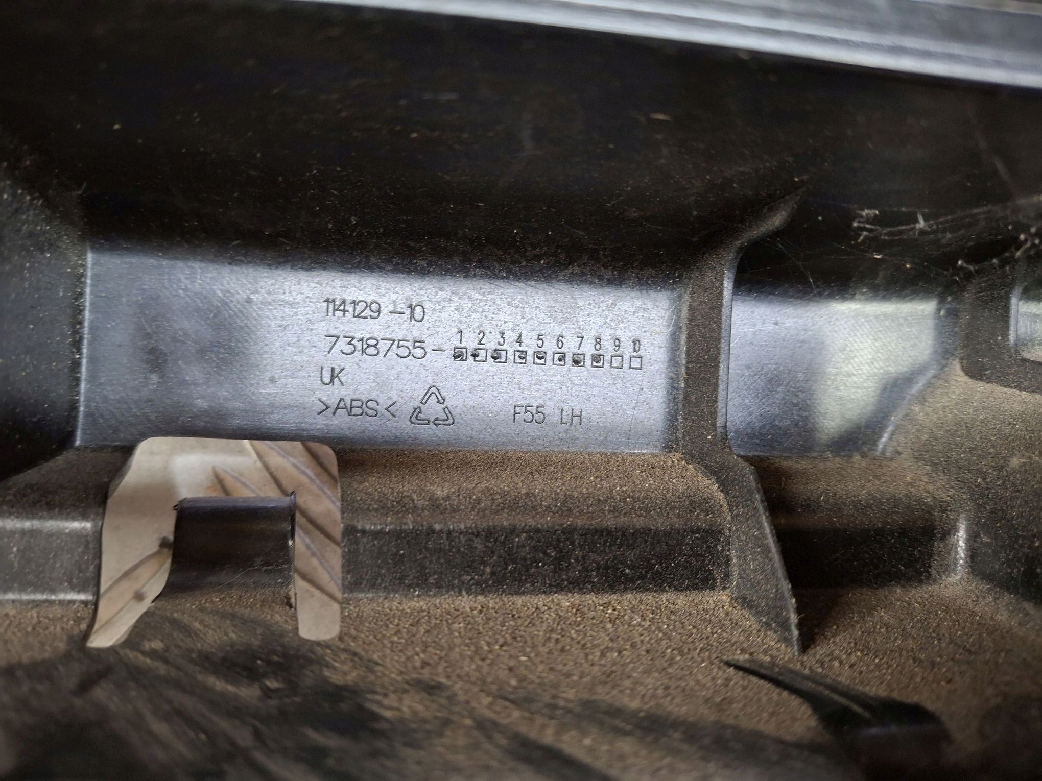left bumper bracket of the rear MINI COOPER F55 2014->