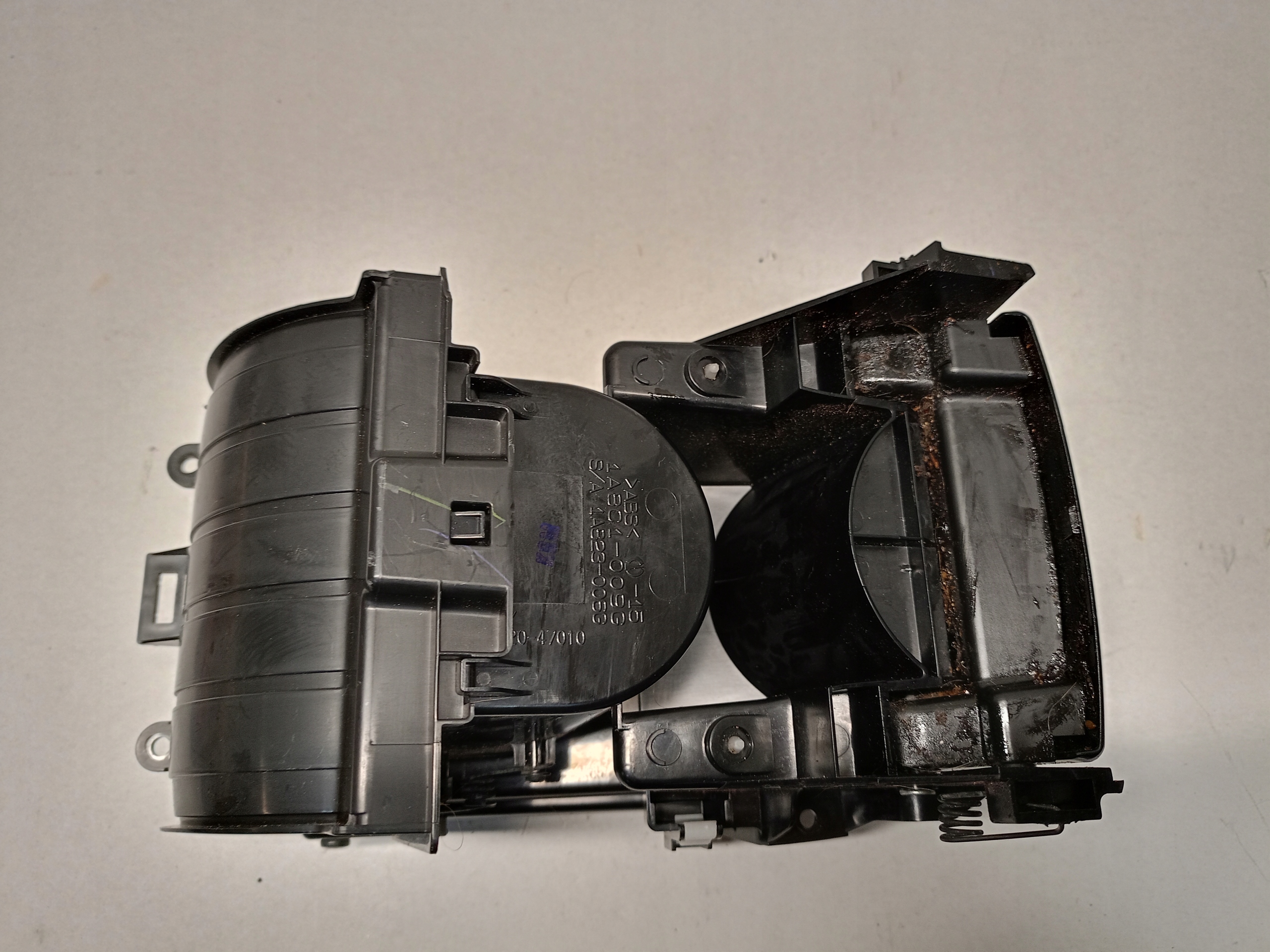 Держатель на TOYOTA PRIUS II 1A8C1-009G