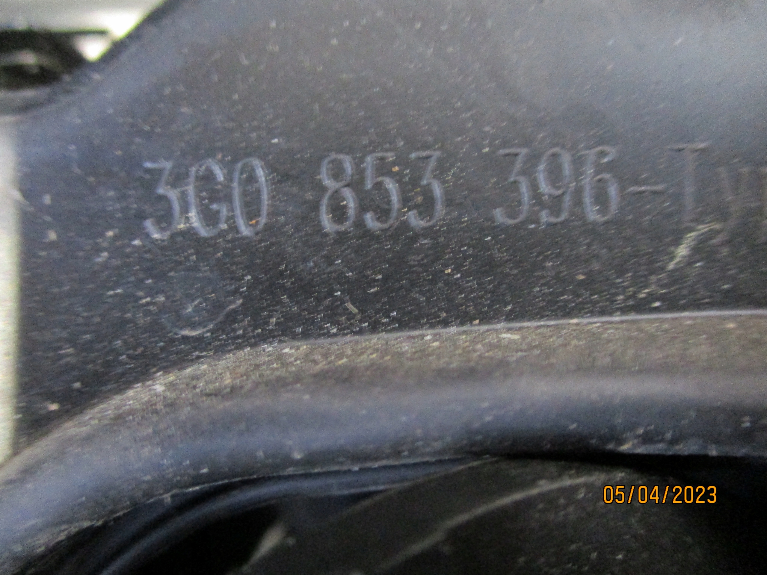 maska dvířka maska Vw PASSAT B8 3G0 poškozená