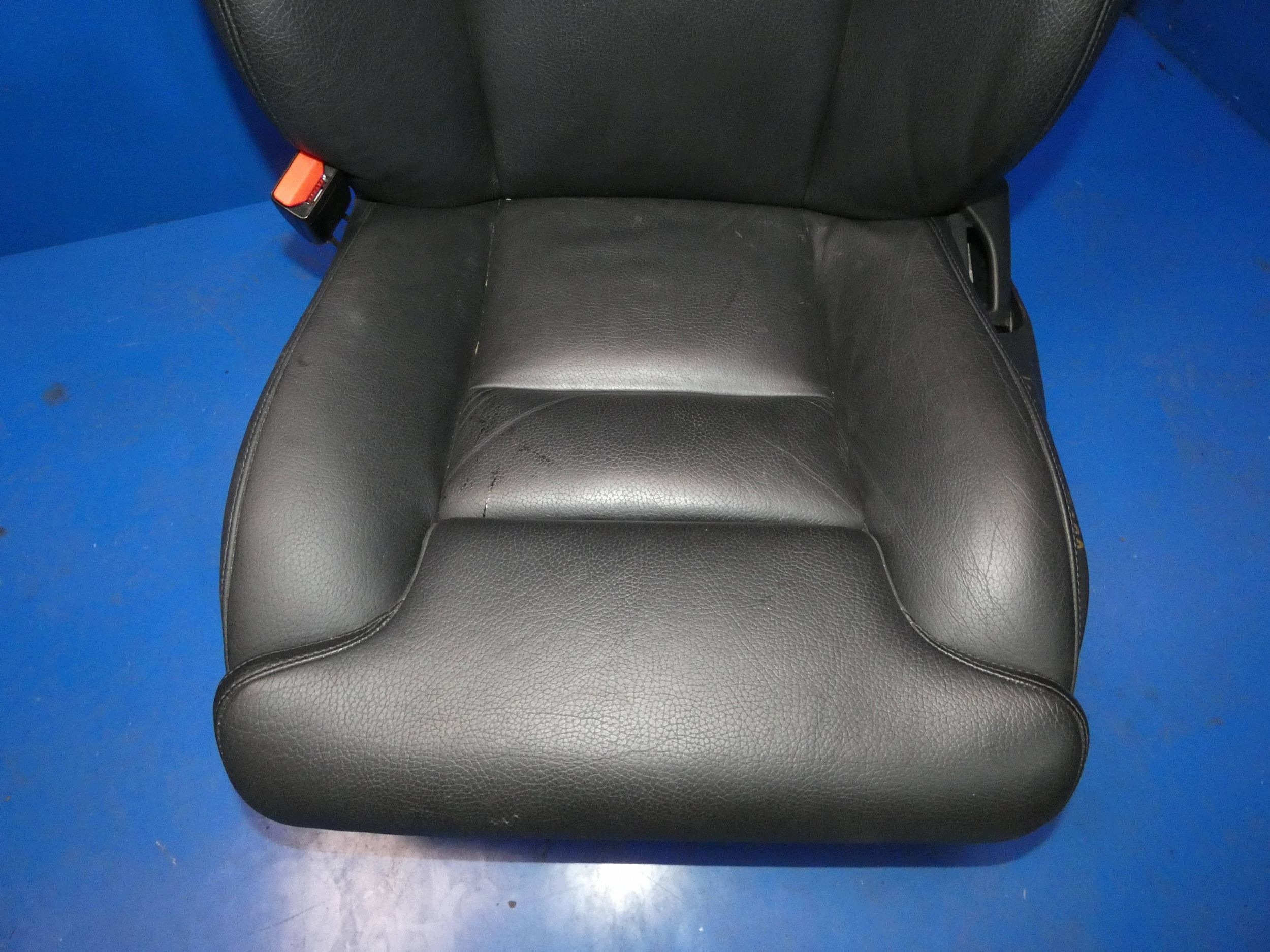 VOLVO V60 II S60 III seat driver´s left front - PODGRZEWANY