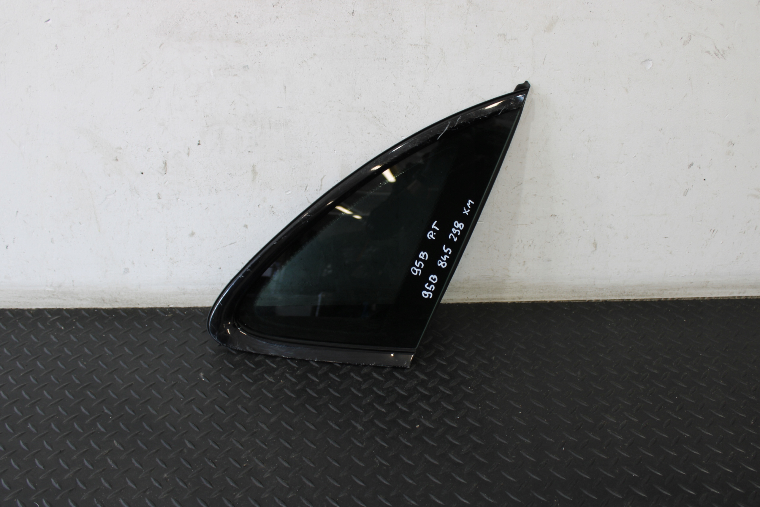 window right rear part PORSCHE MACAN 95B 95B845298XM