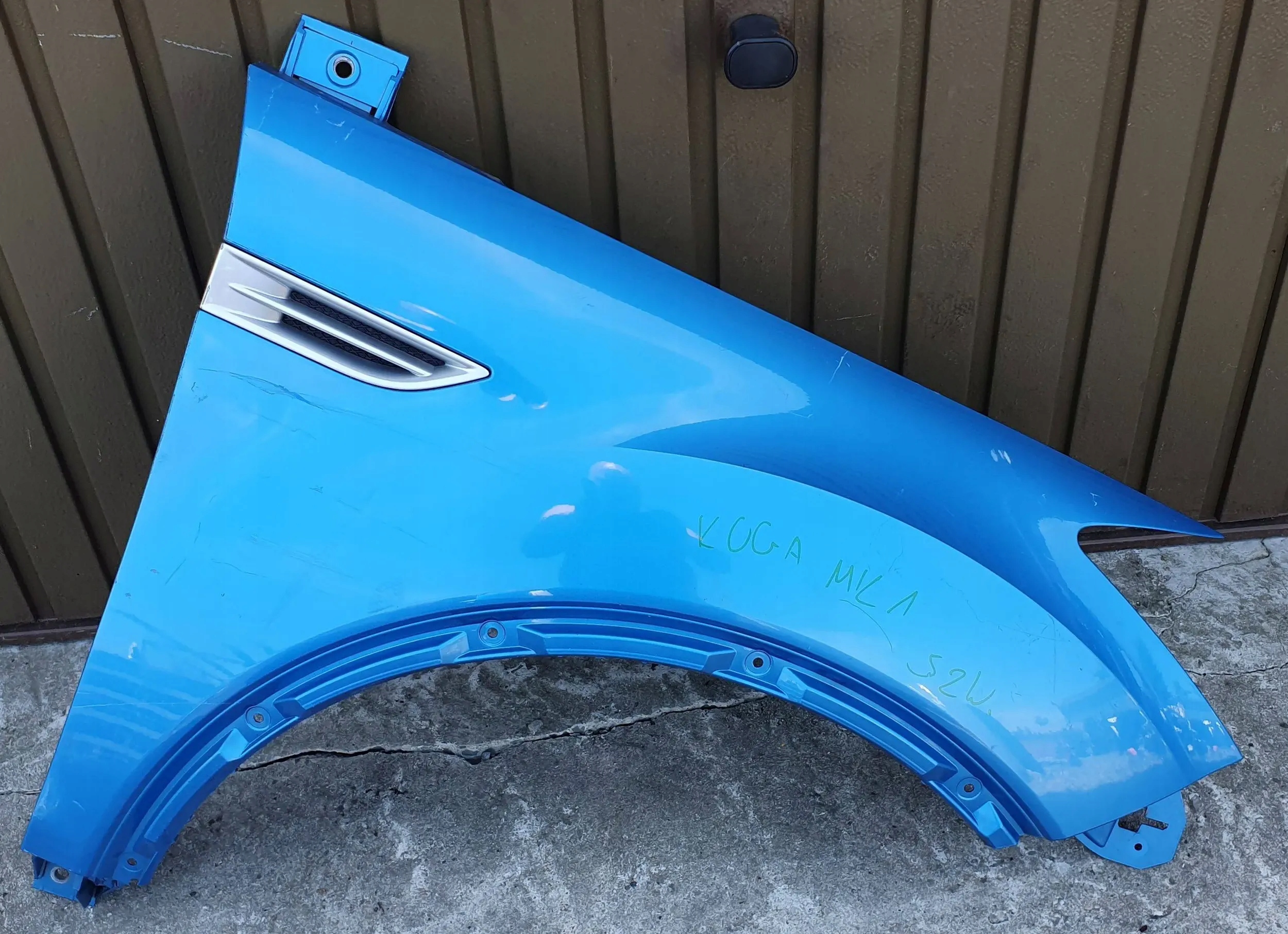 Ford Kuga MK1 and 08-12 right fender front front $