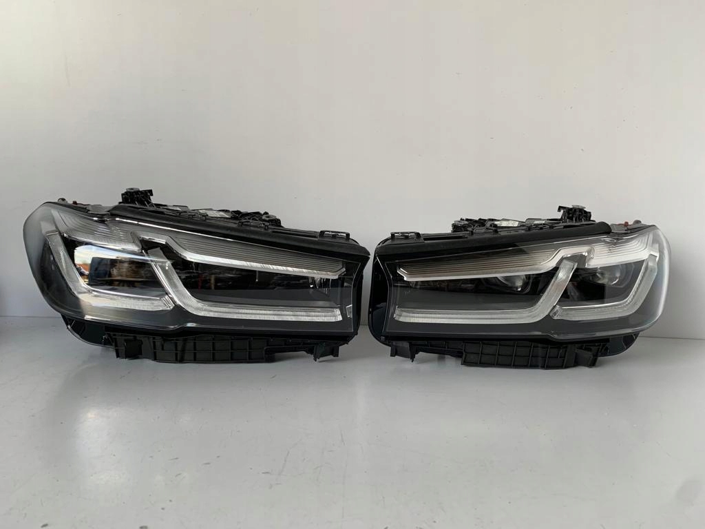 Reflektor BMW 5 G30 / 31 Full Led R - 12686 Producent części BMW OE