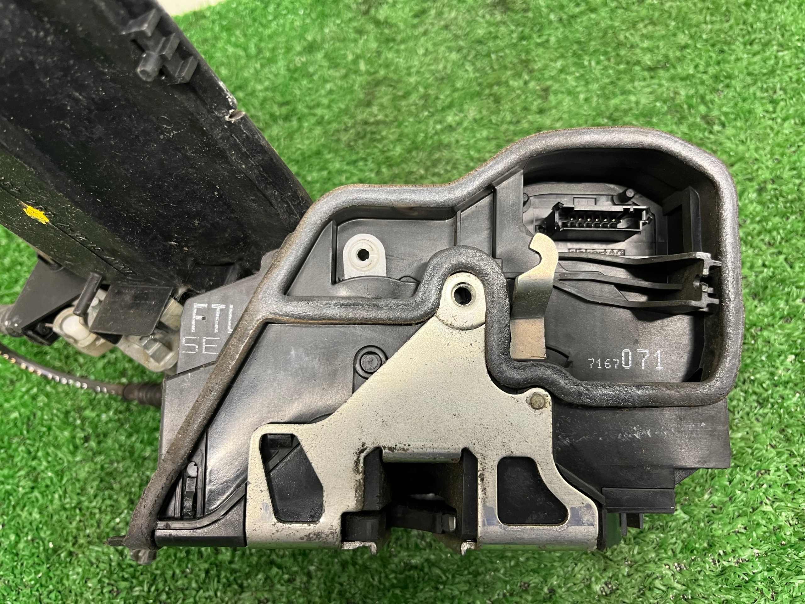 lock door left front BMW X3 E83
