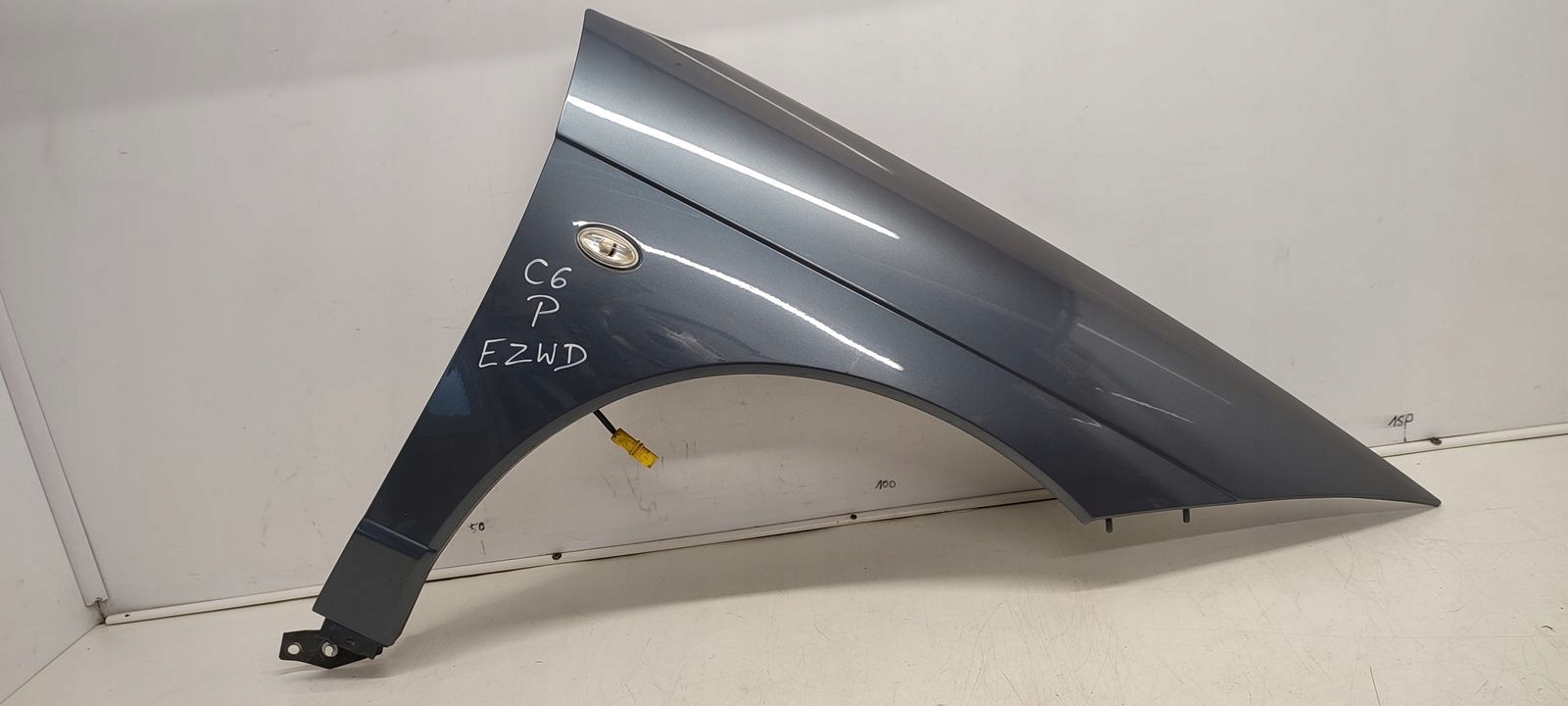 fender right front front Citroen C6 EZWD sedan