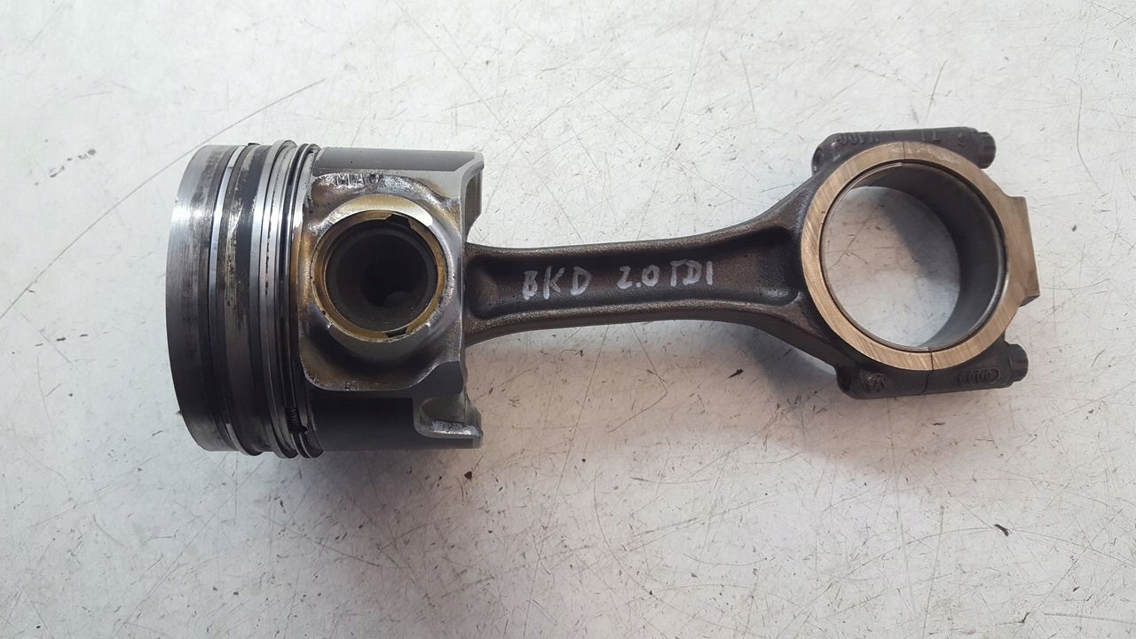 piston connecting rod 2,0 TDI BKD