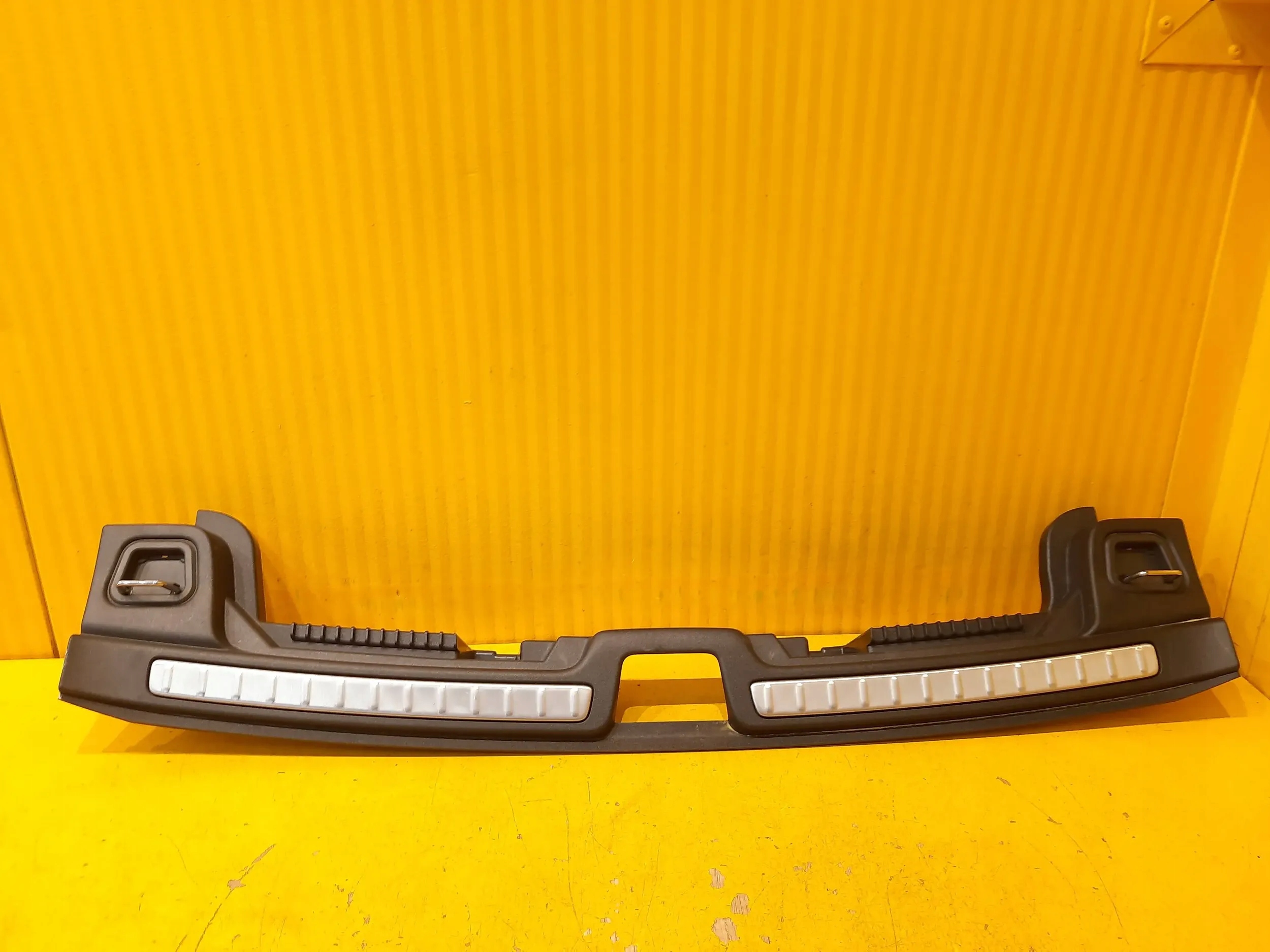 Volvo V60 II KOMBI OSŁONA PASA TYLNEGO NAKŁADKA 32239847